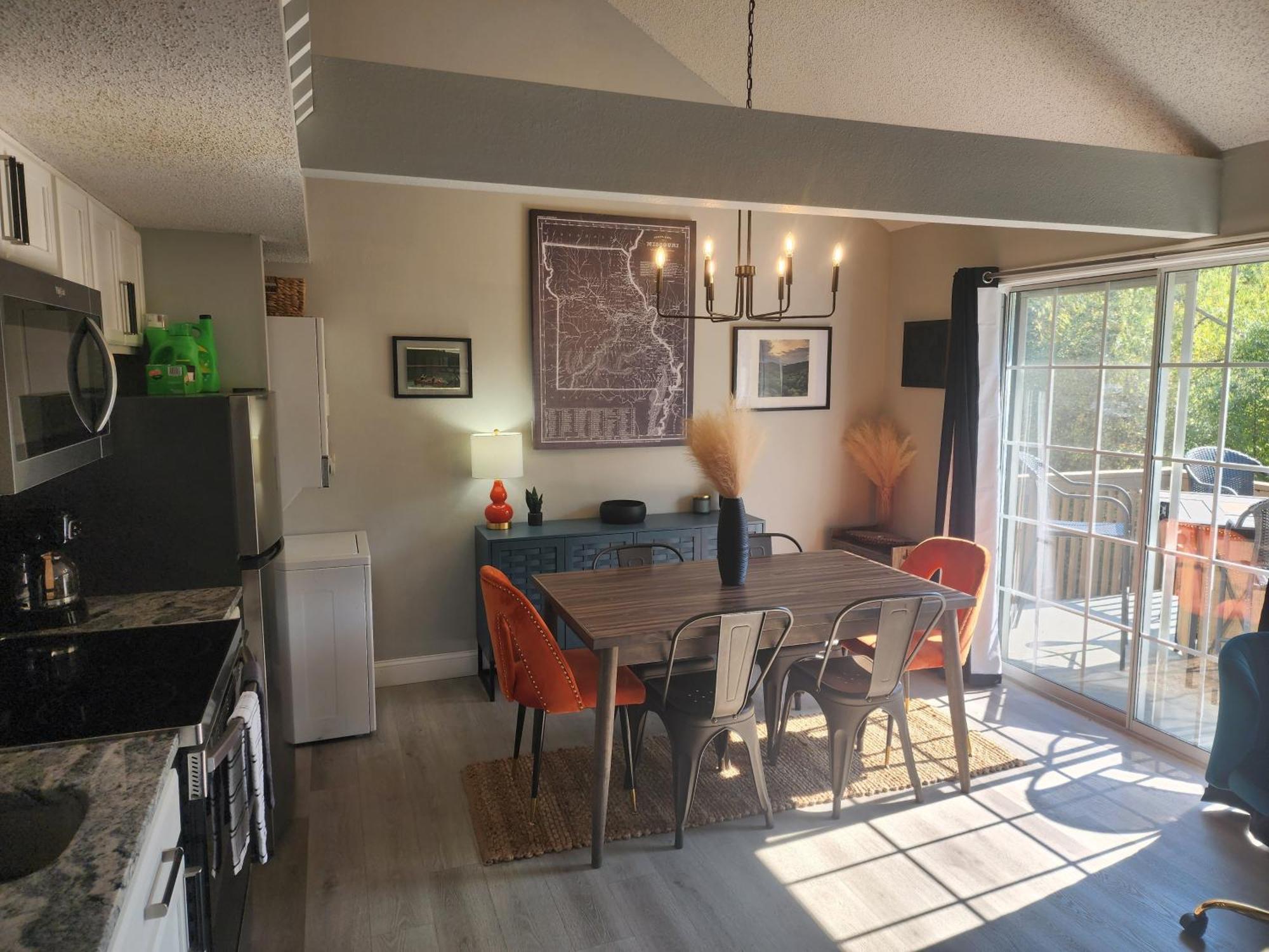 Apartment 2br Cozy - Centrally Located - Steps Required - Free Tickets Included *