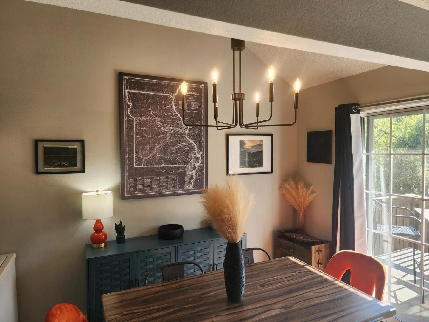 Apartment 2br Cozy - Centrally Located - Steps Required - Free Tickets Included *