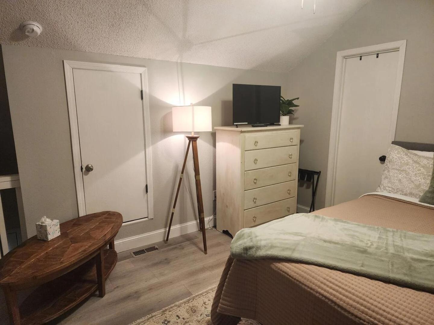 2br Cozy - Centrally Located - Steps Required - Free Tickets Included Branson