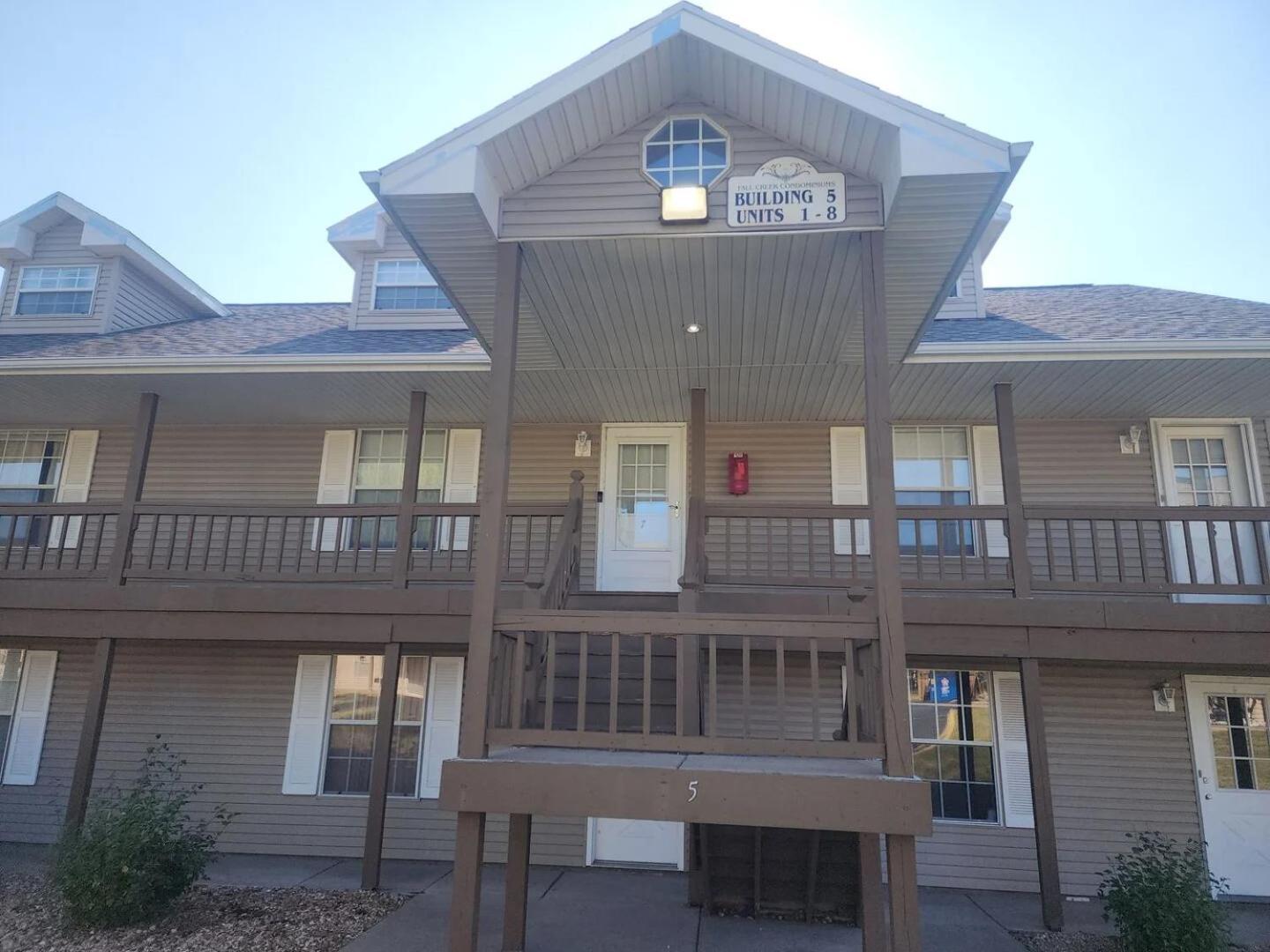 2br Cozy - Centrally Located - Steps Required - Free Tickets Included *