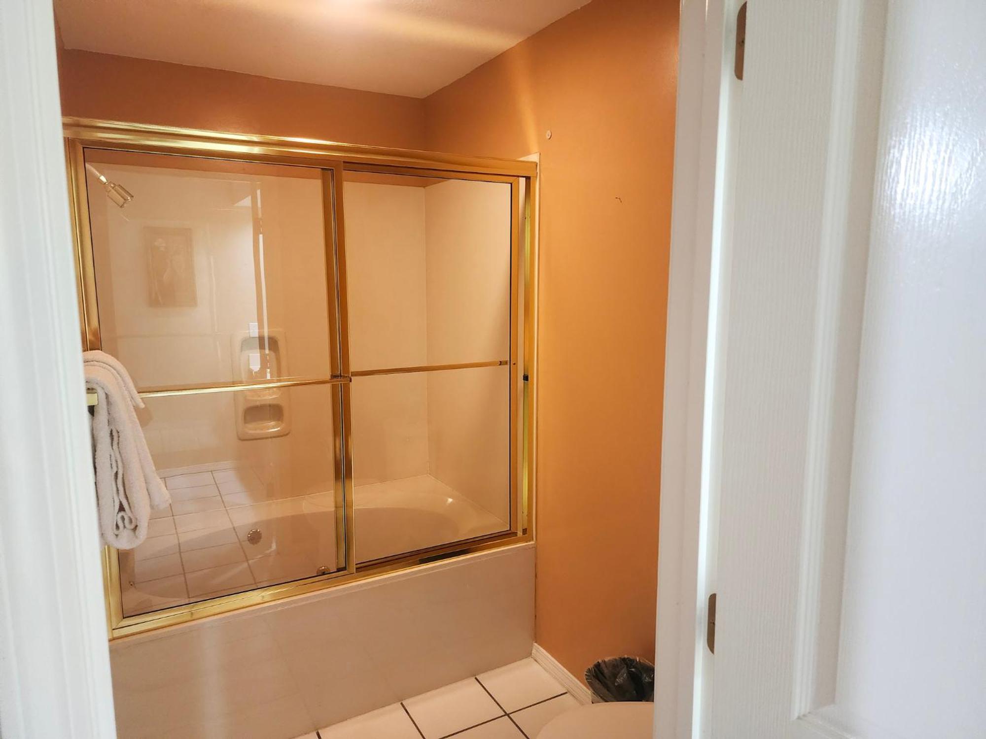 Apartment Golf Course View - Centrally Located - Free Attraction Tickets Included - Stairs Required - Fw7-1