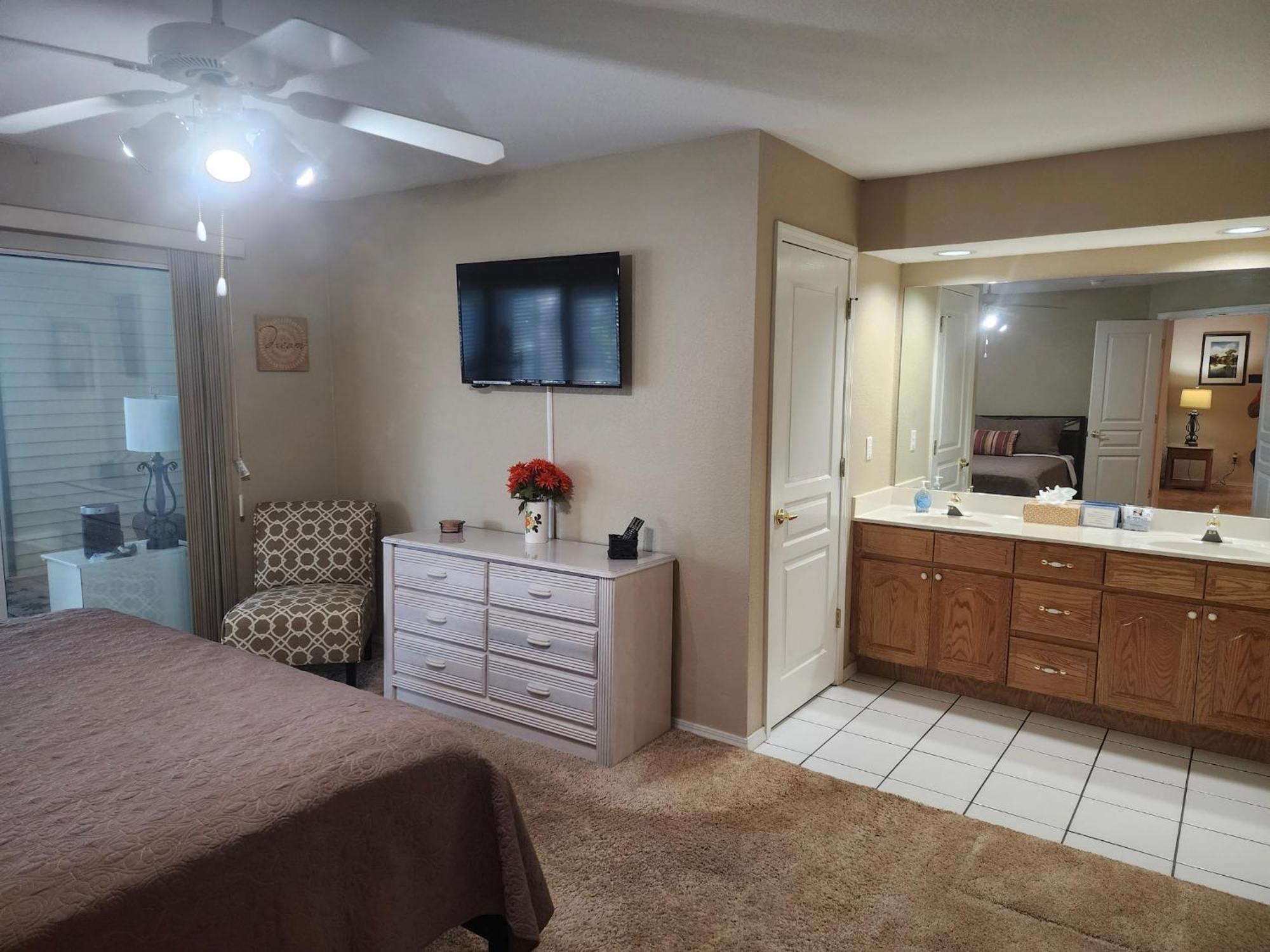 Golf Course View - Centrally Located - Free Attraction Tickets Included - Stairs Required - Fw7-1 Branson