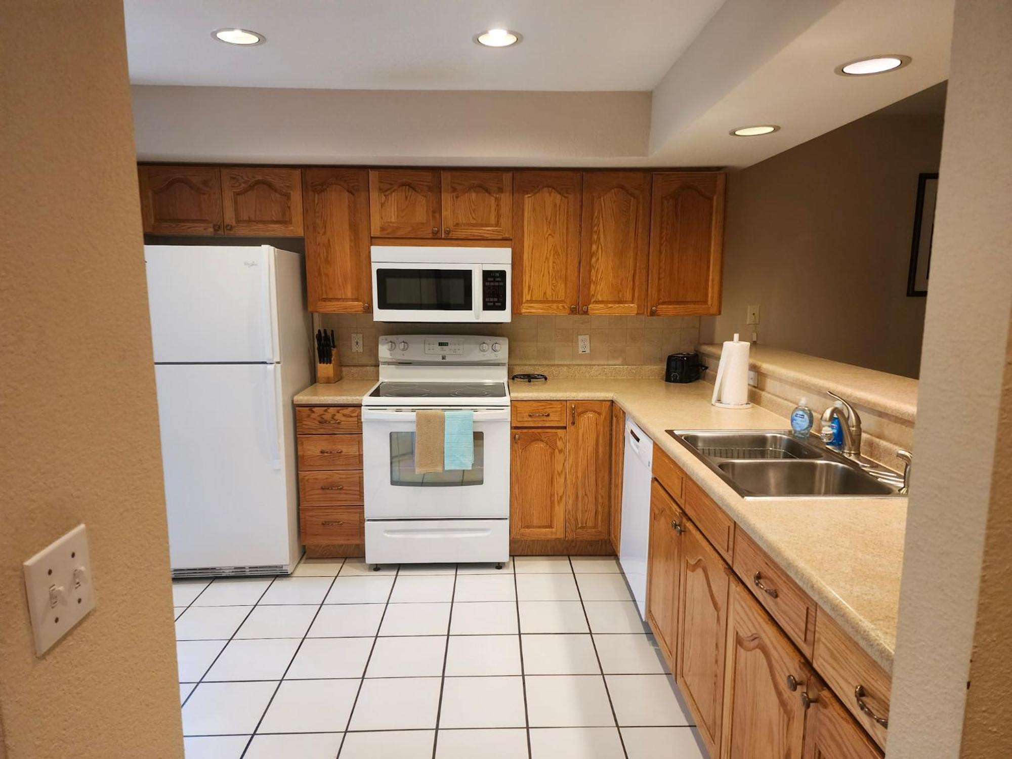 Apartment Golf Course View - Centrally Located - Free Attraction Tickets Included - Stairs Required - Fw7-1