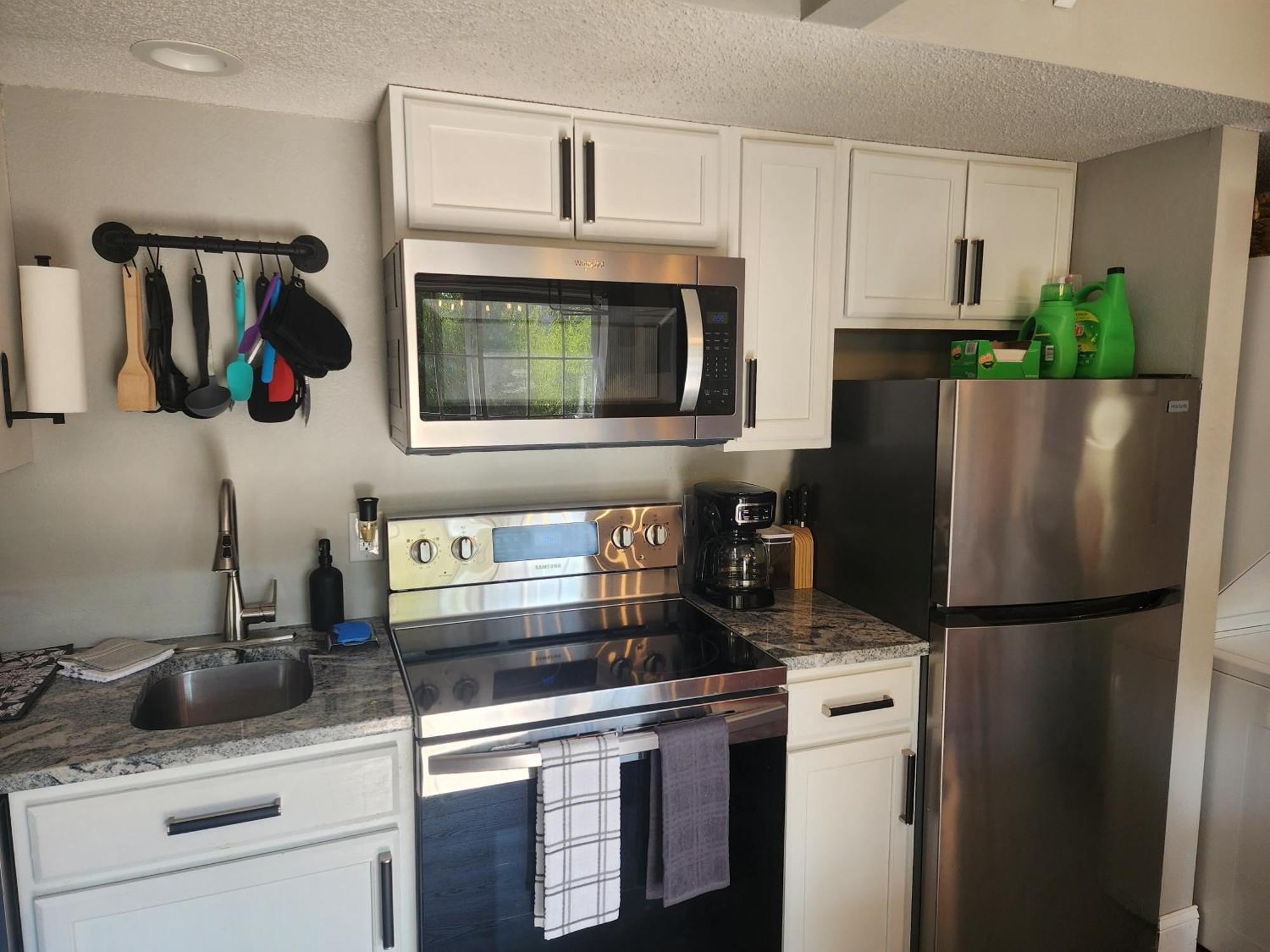 Apartment 2br Cozy - Centrally Located - Steps Required - Free Tickets Included Branson