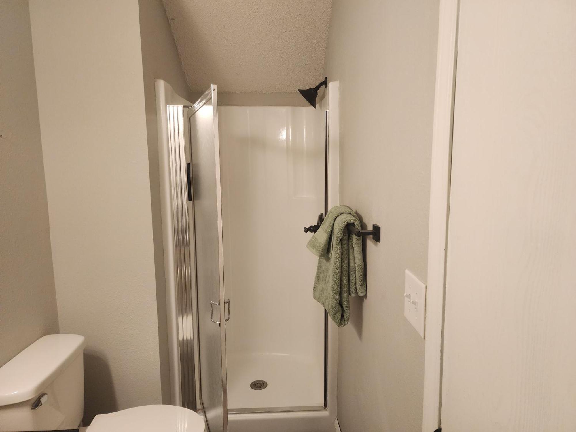 Apartment 2br Cozy - Centrally Located - Steps Required - Free Tickets Included