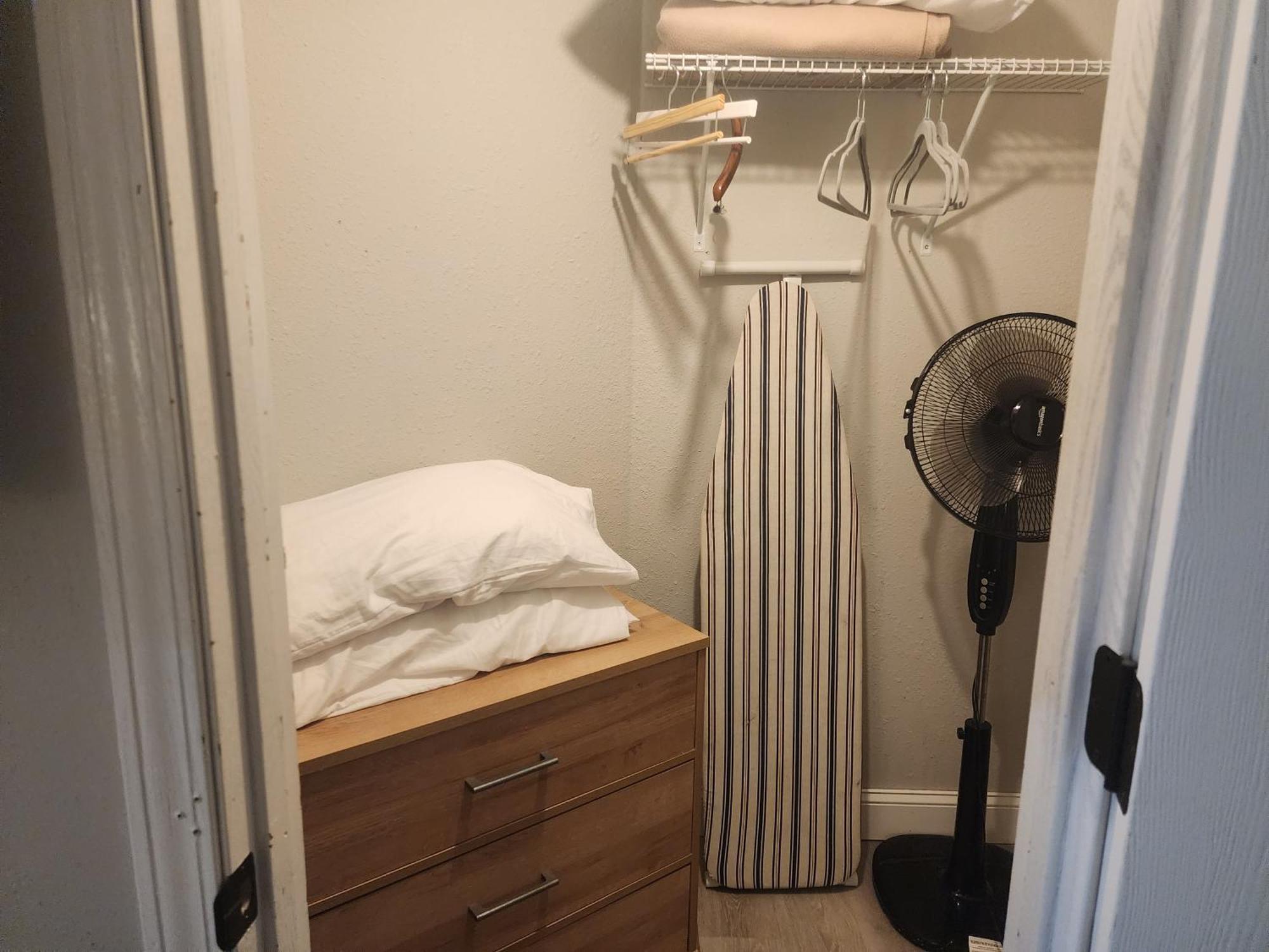 2br Cozy - Centrally Located - Steps Required - Free Tickets Included Apartment