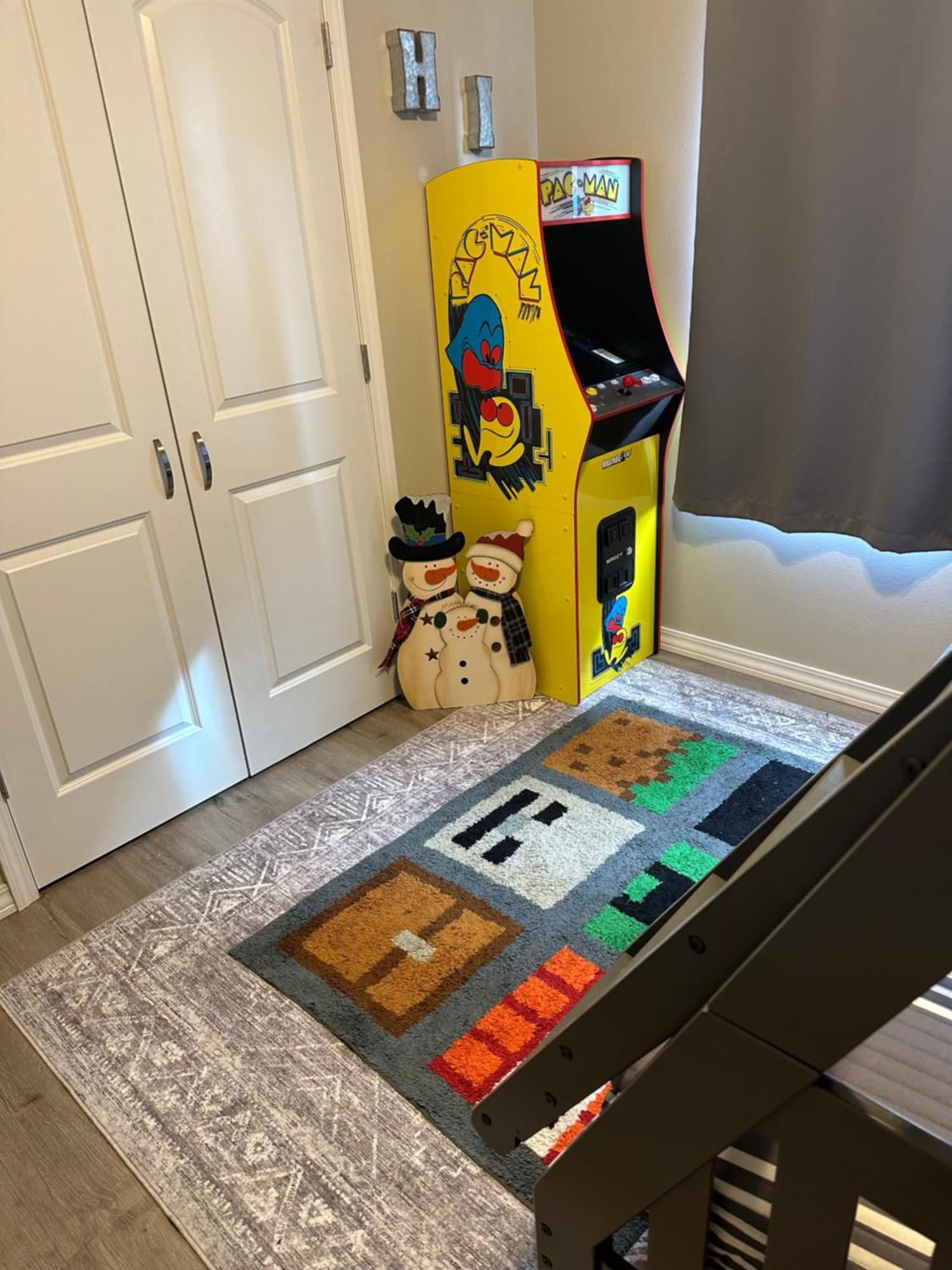 New No Stairs, Skyline, Games Arcade, Apartment *