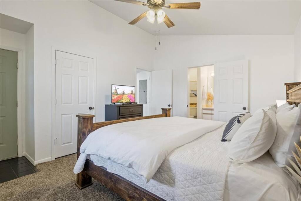 Penthouse On Golf Course. Close To Landing! Branson