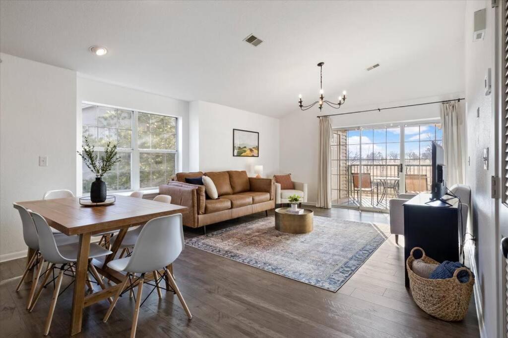 Penthouse On Golf Course. Close To Landing! Branson