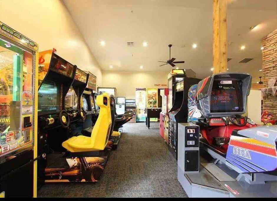 Penthouse On Golf Course. Close To Landing! Apartment Branson