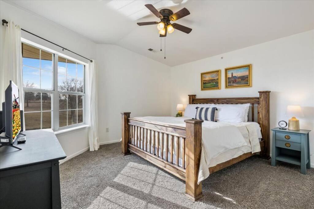Penthouse On Golf Course. Close To Landing! * Branson