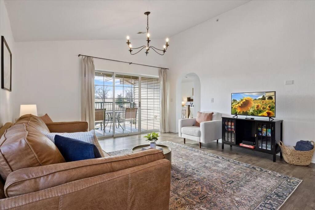 Apartment Penthouse On Golf Course. Close To Landing!