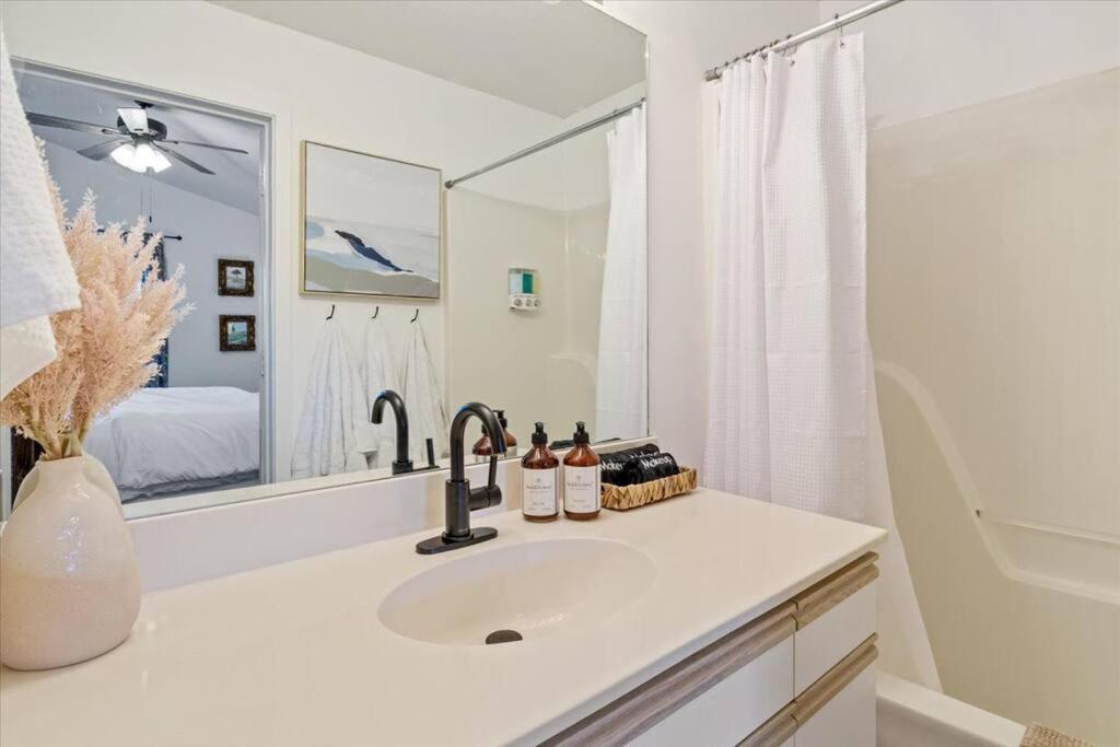 Penthouse On Golf Course. Close To Landing! *