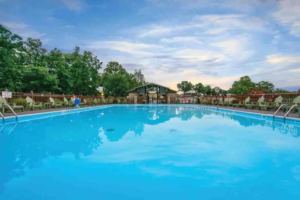 Penthouse On Golf Course. Close To Landing! Apartment