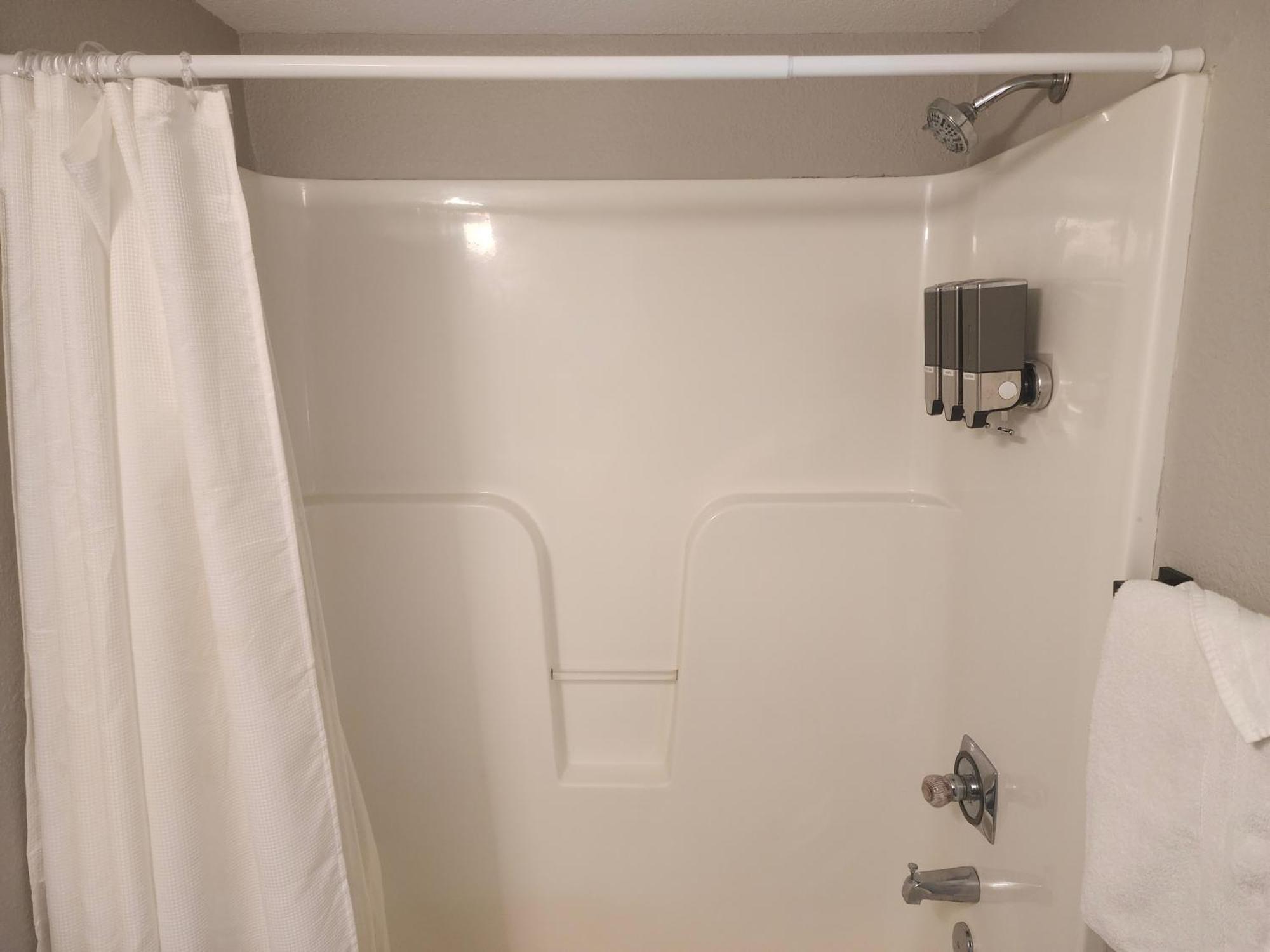 2br Cozy - Centrally Located - Free Tickets Included - Fc 53-5 *