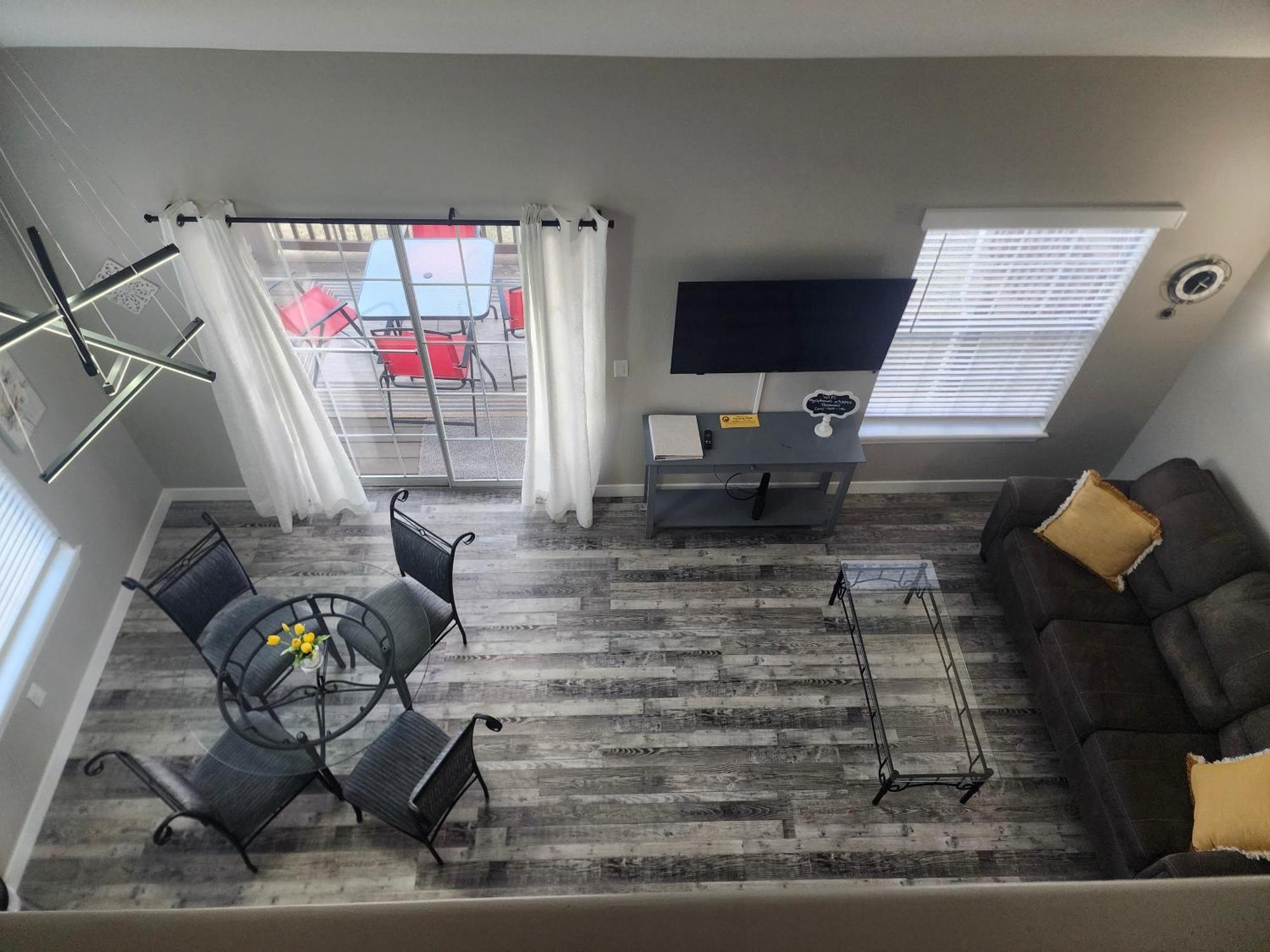 Apartment 2br Cozy - Centrally Located - Free Tickets Included - Fc 53-5 *