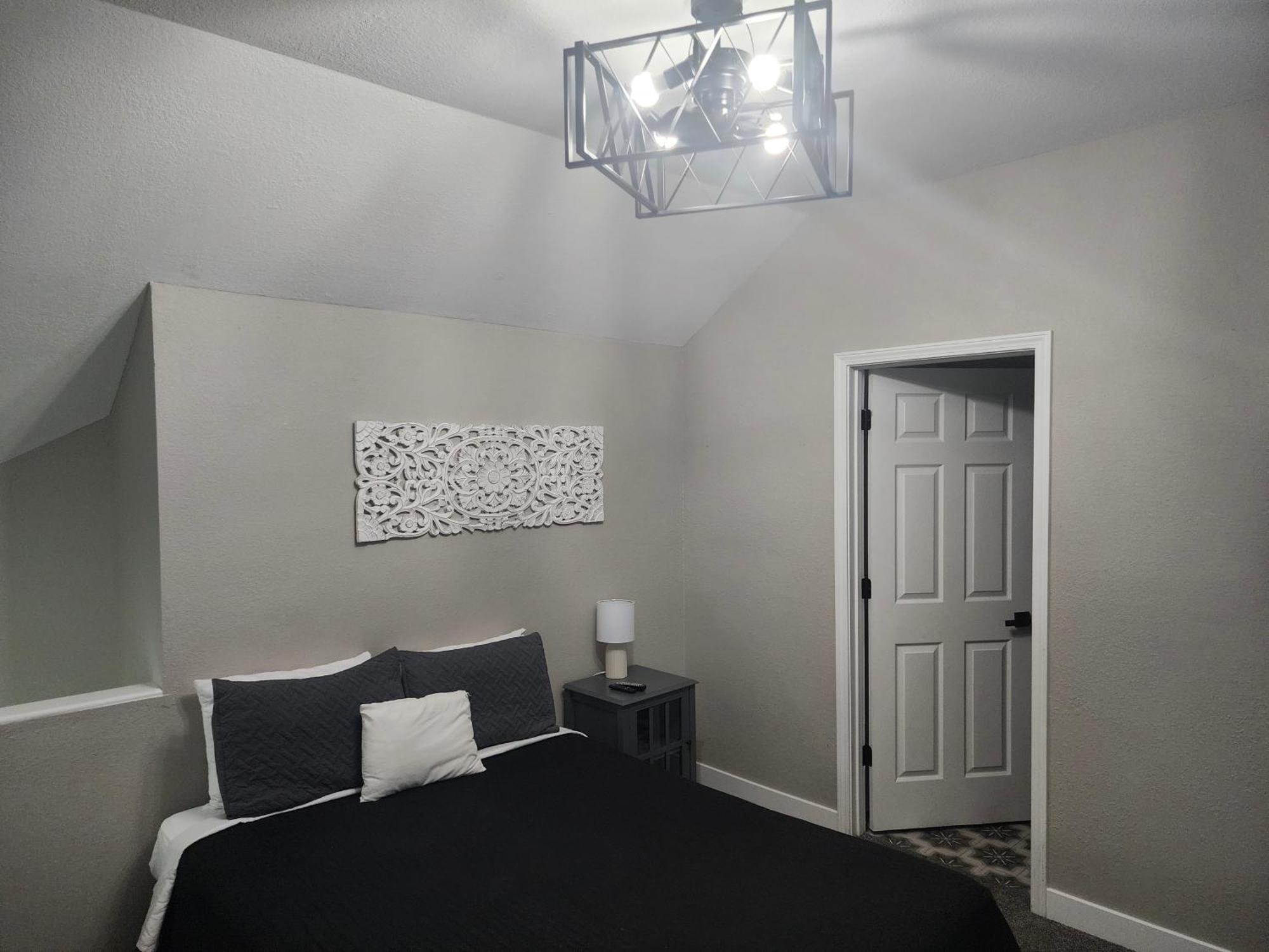 2br Cozy - Centrally Located - Free Tickets Included - Fc 53-5 *