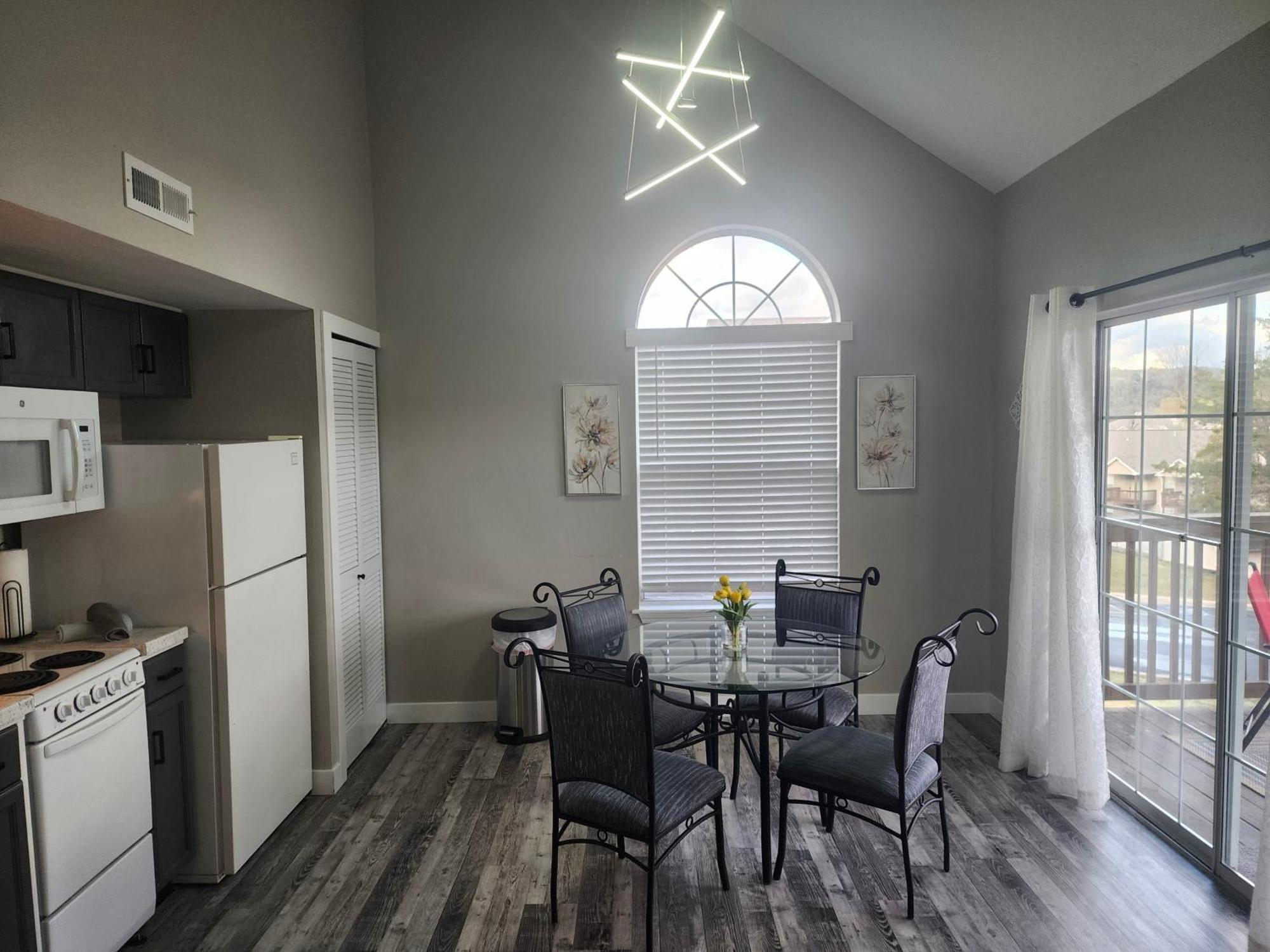 Apartment 2br Cozy - Centrally Located - Free Tickets Included - Fc 53-5