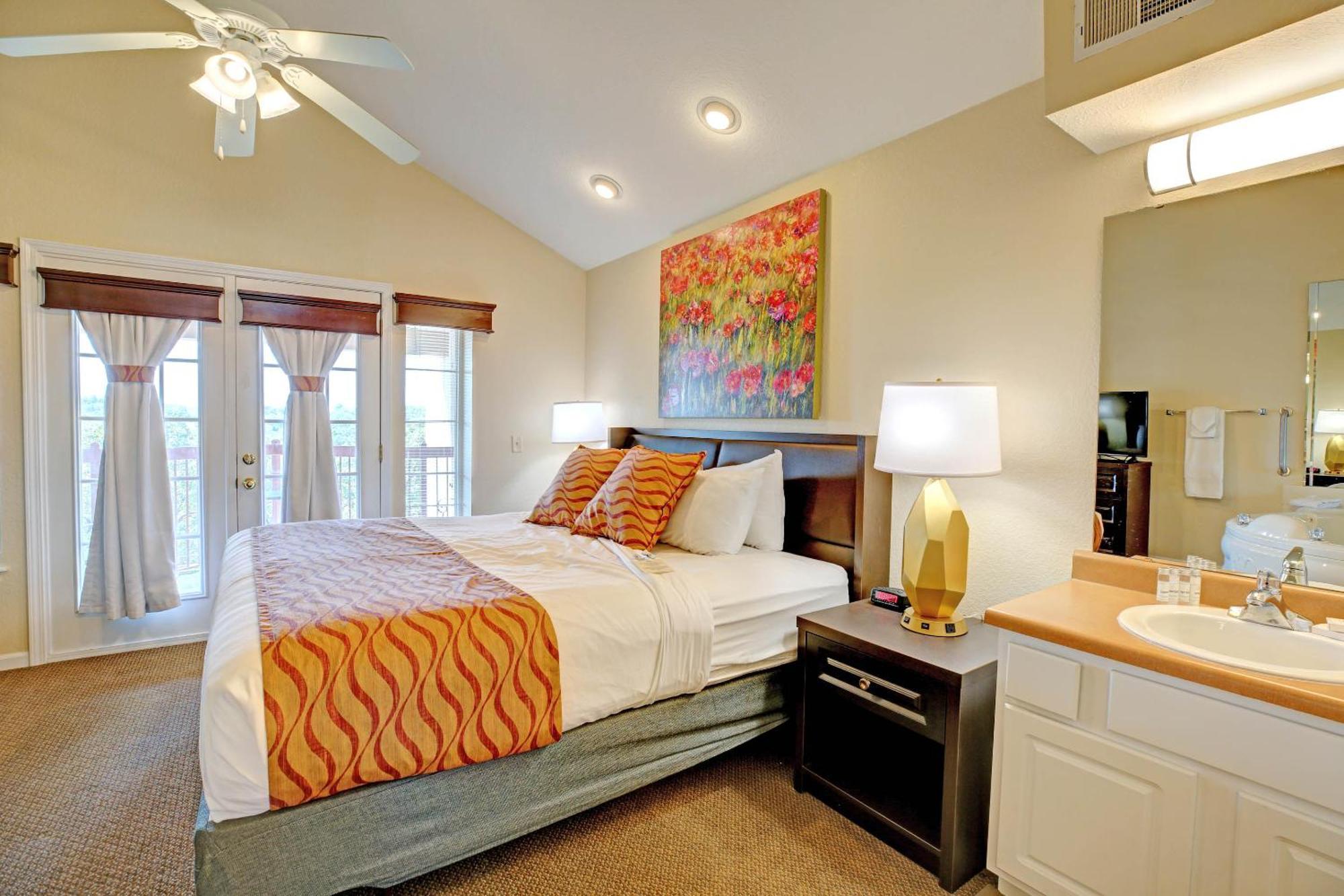 Grand Crowne 4* Branson