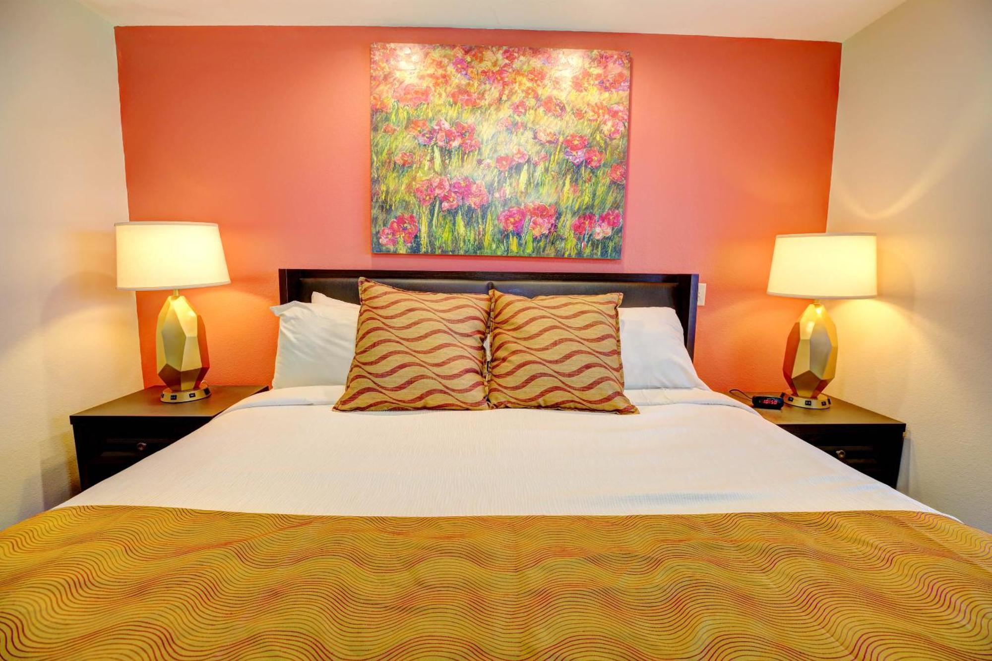 Grand Crowne 4* Branson