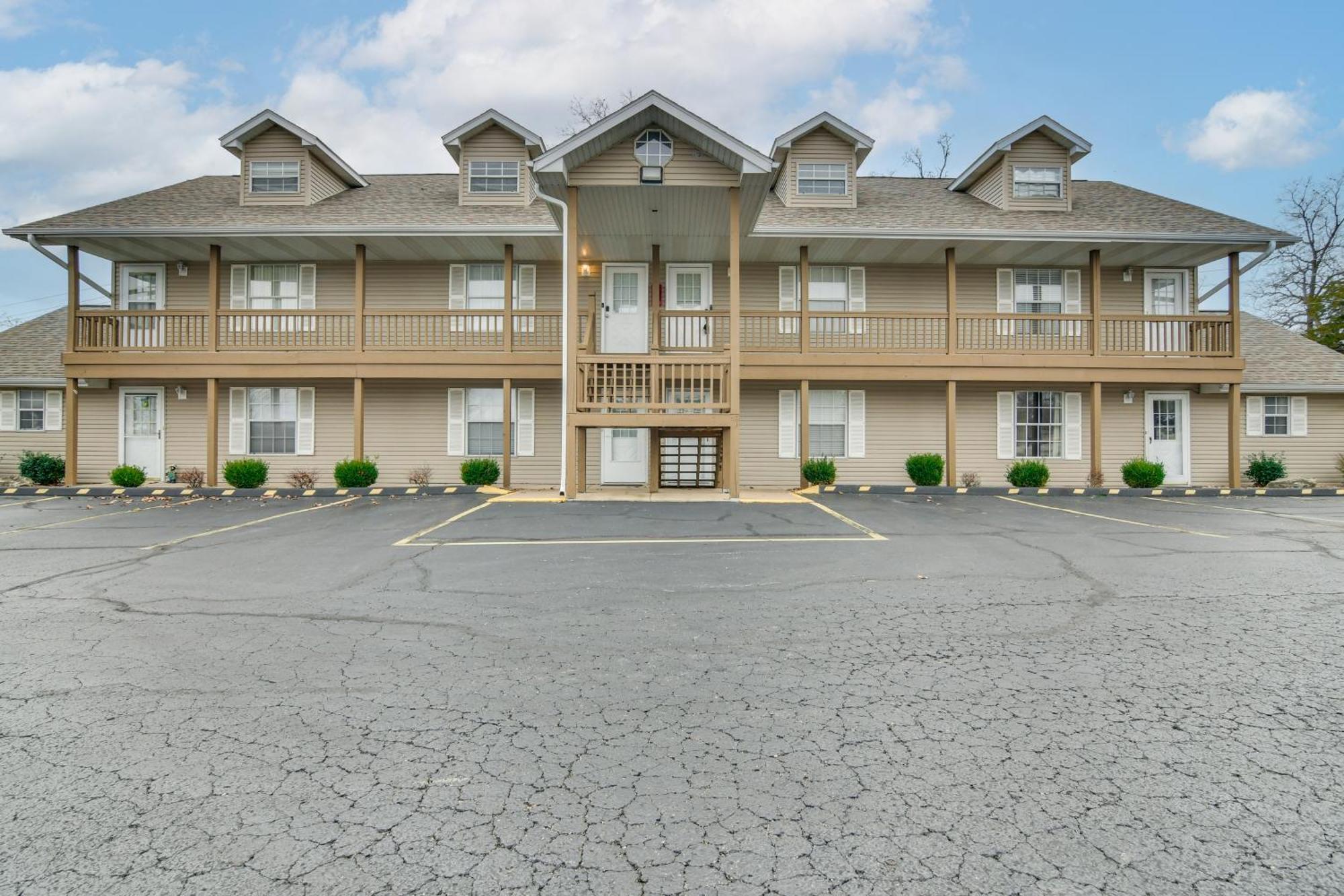Near Table Rock And Taneycomo Branson