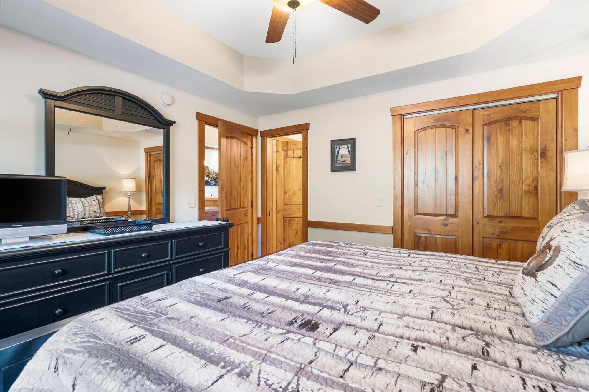 2br Village At Indian Point 1607 Near Sdc - Free Tickets Daily Up To $500 Branson