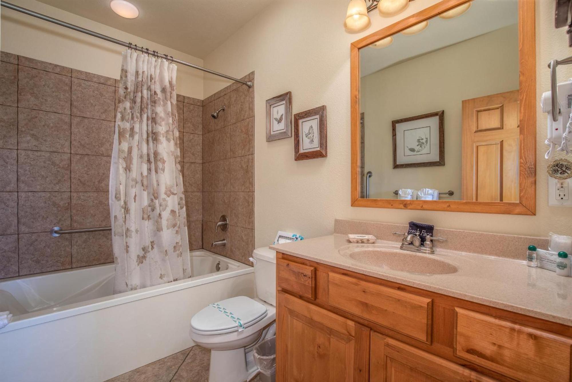2br Village At Indian Point 1705 Near Sdc - Free Tickets Daily Up To $500 Branson