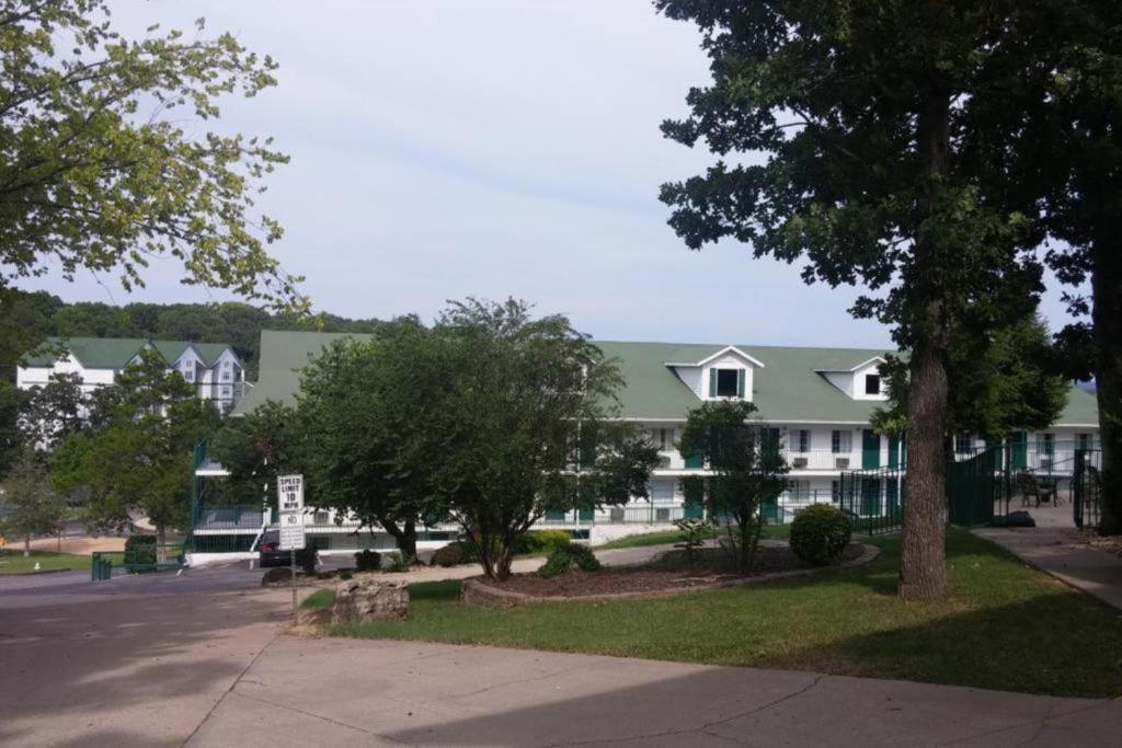 Apartment King And Branson