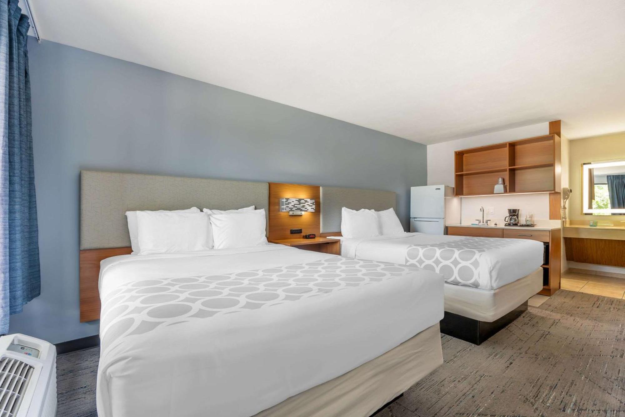 Hotel Suburban On The Strip 2*