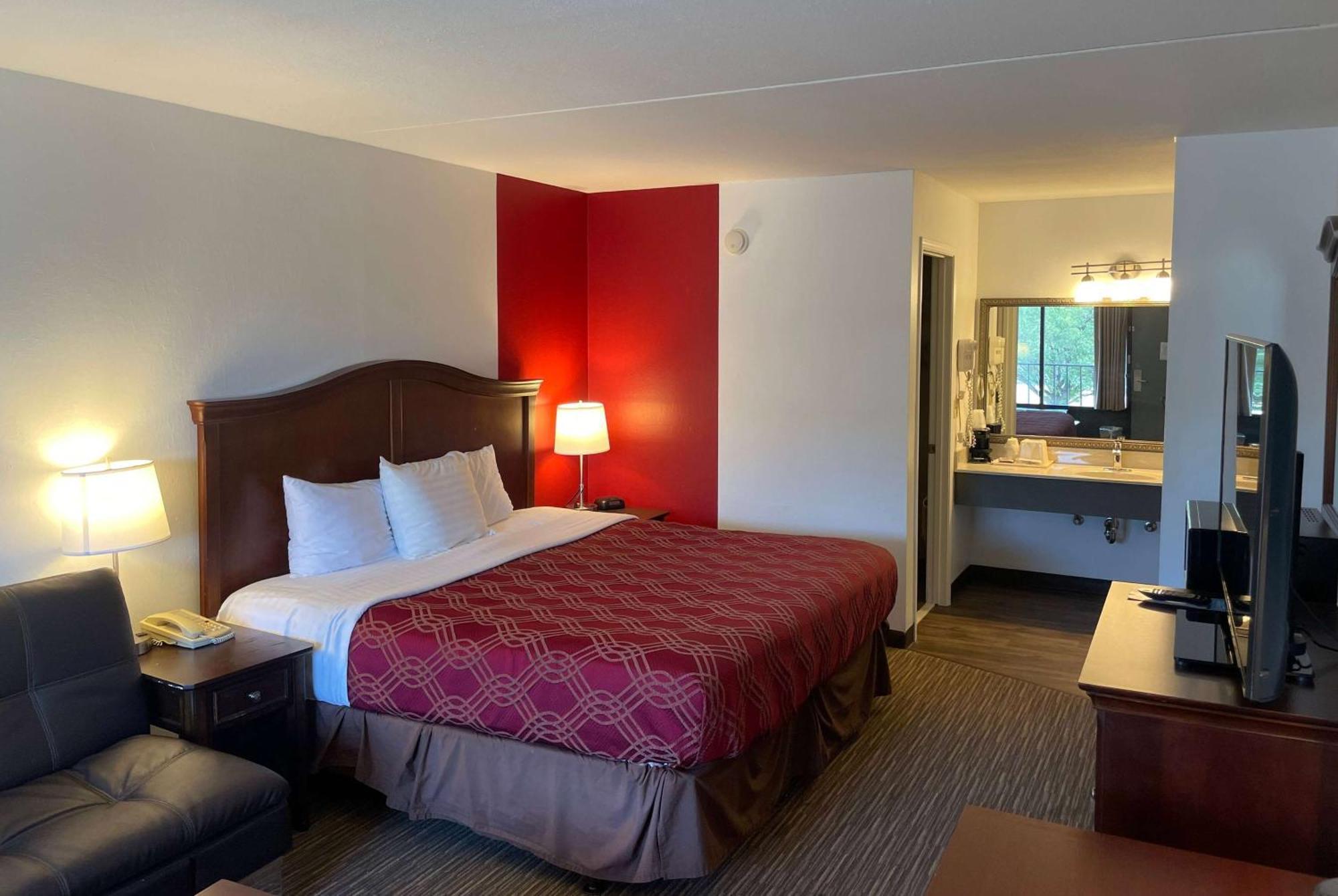 Ramada By Wyndham Theatre District Hotel *