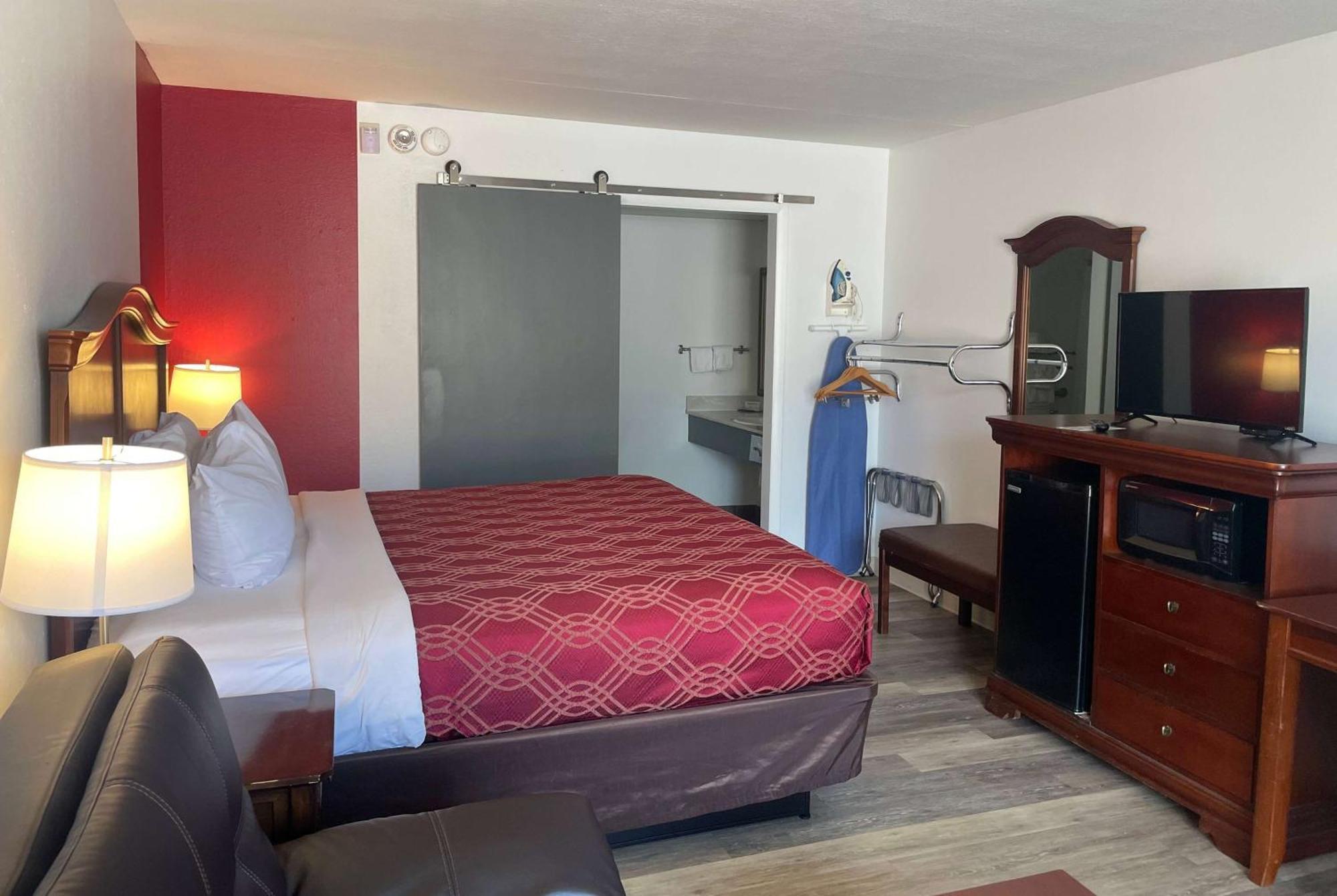 Ramada By Wyndham Theatre District Branson