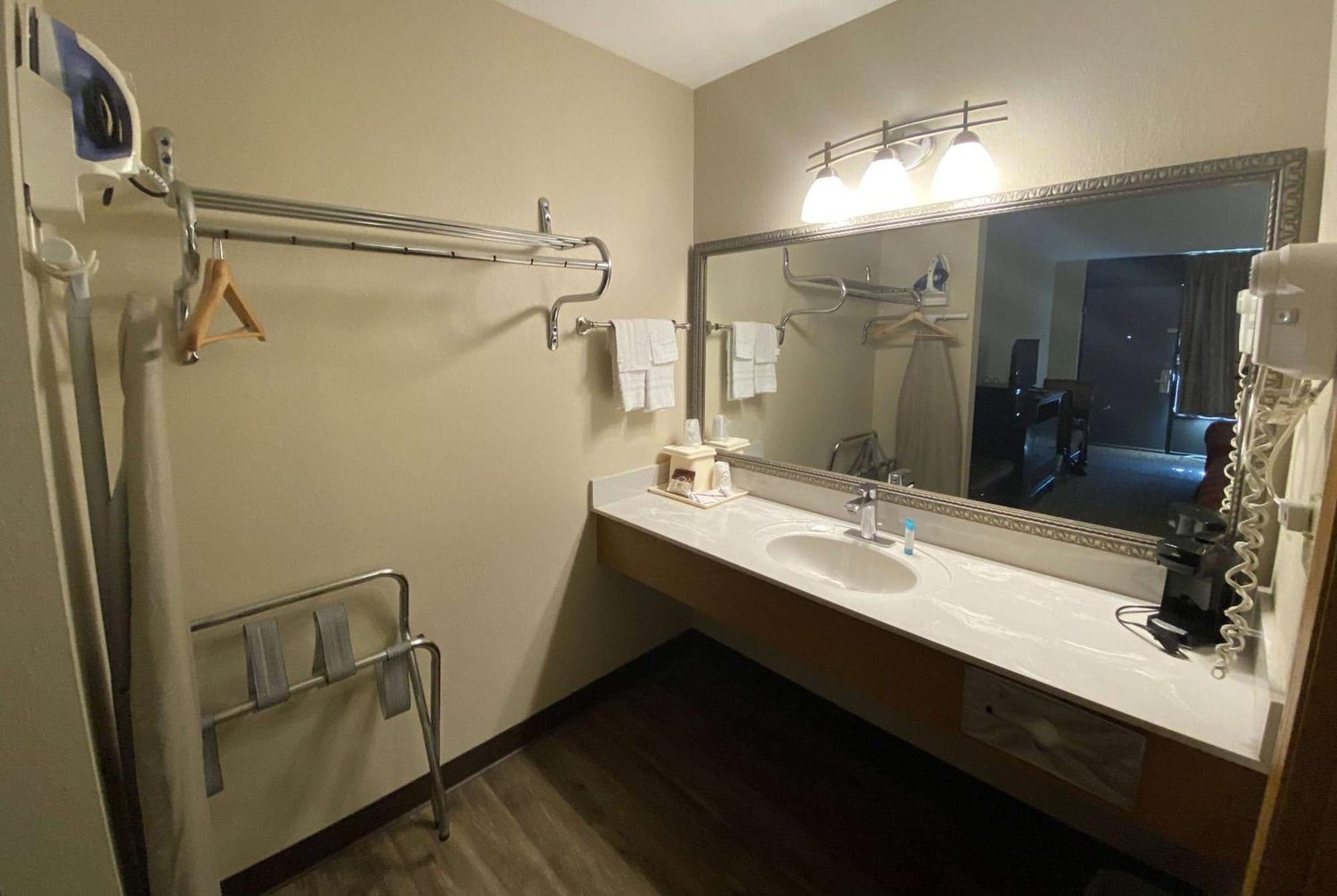 Hotel Ramada By Wyndham Theatre District