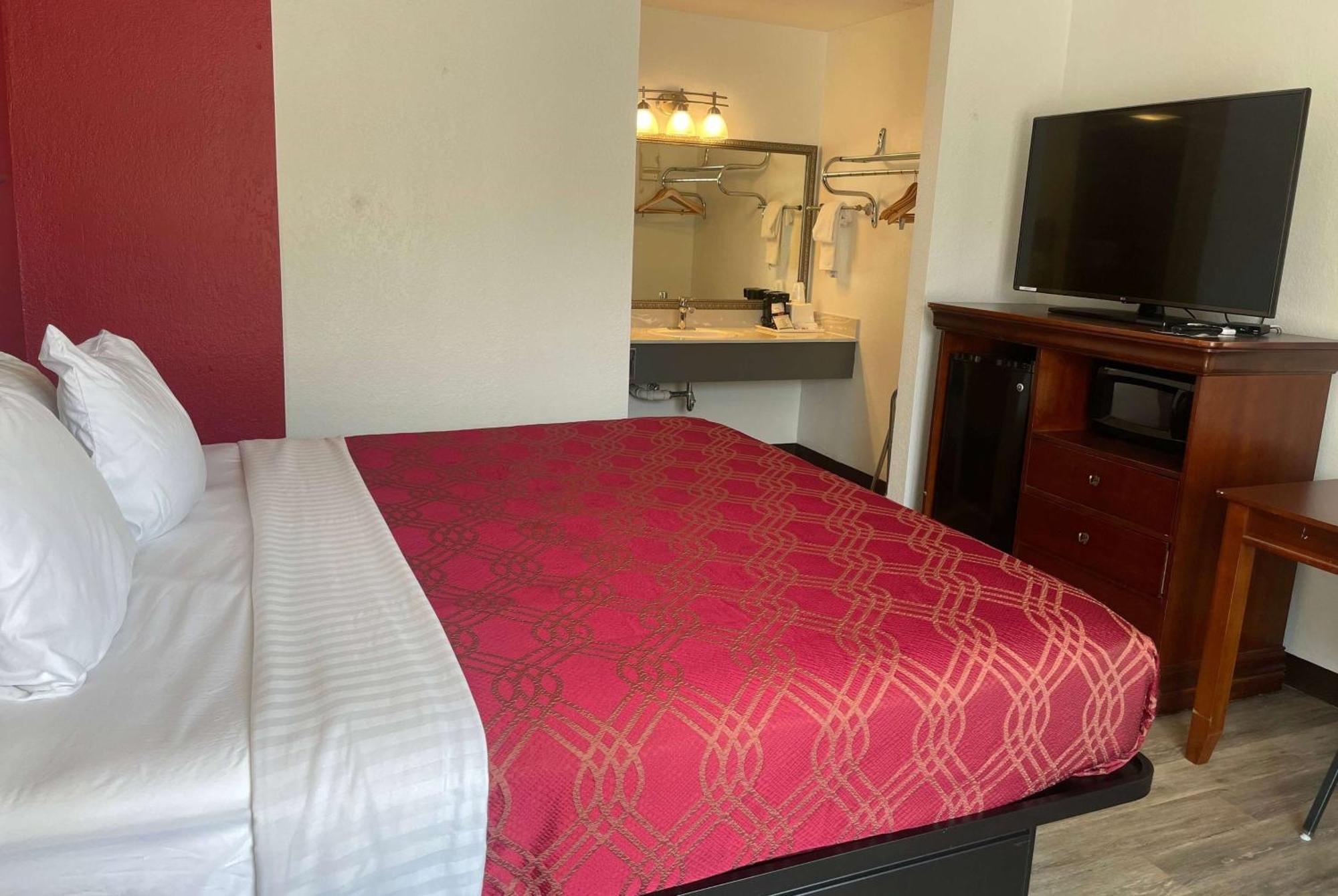 Ramada By Wyndham Theatre District Branson