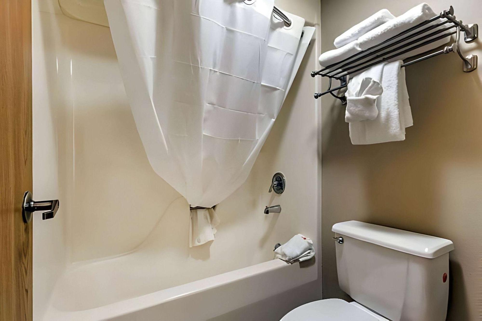 Hotel Ramada By Wyndham Theatre District