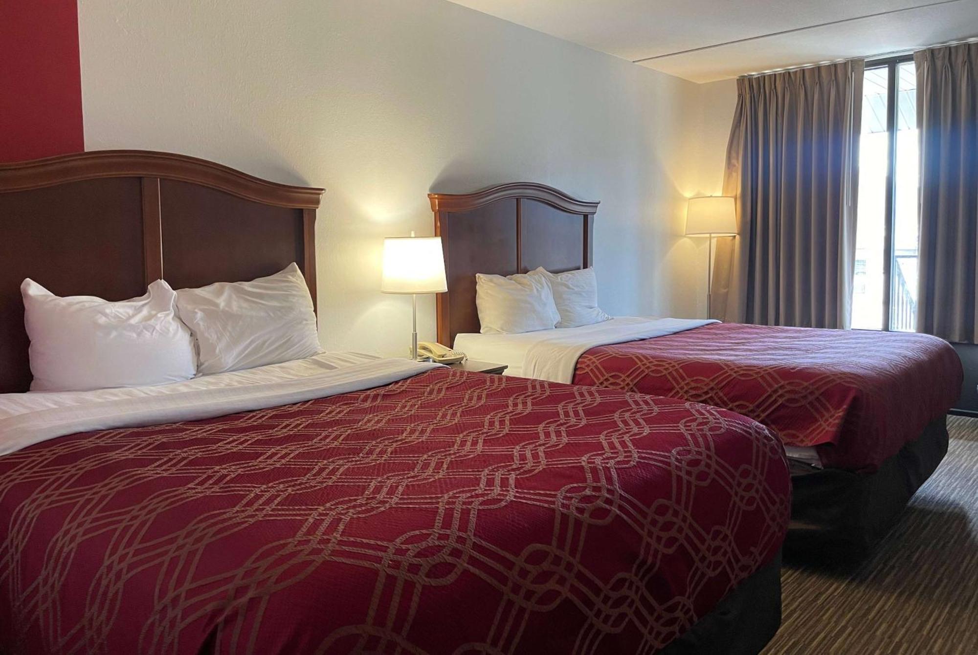 Ramada By Wyndham Theatre District Hotel *