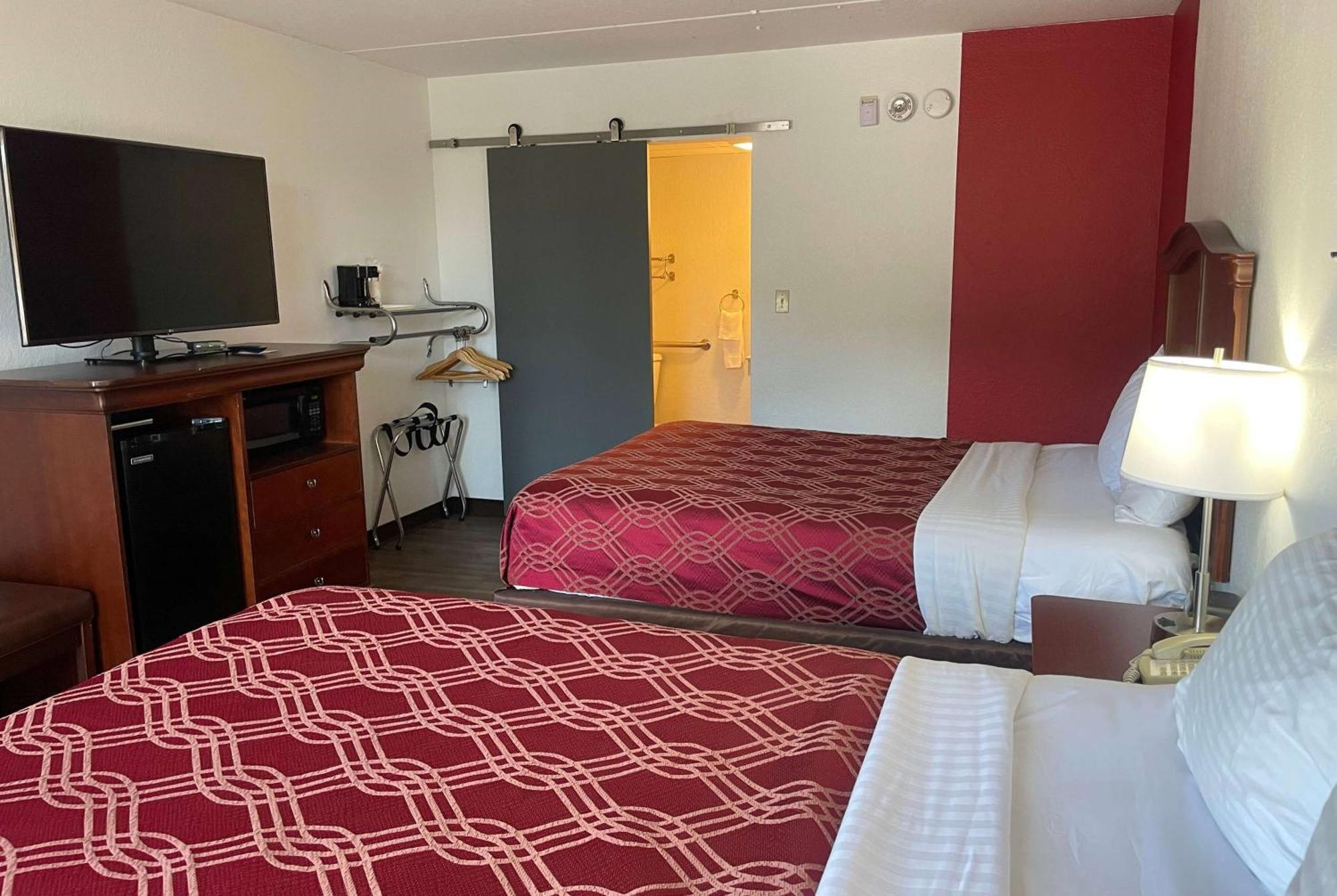 Ramada By Wyndham Theatre District *