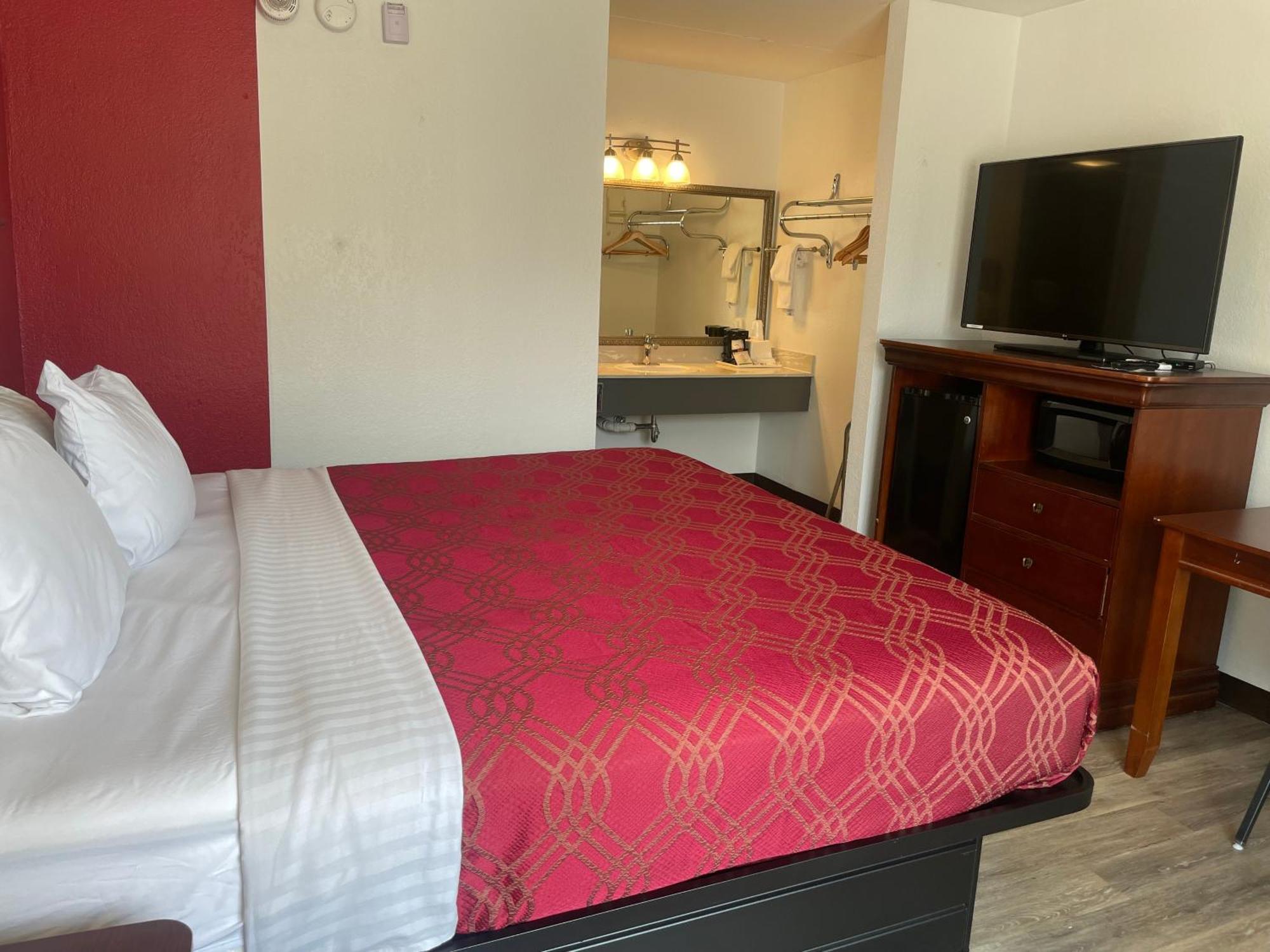 Ramada By Wyndham Theatre District Hotel *