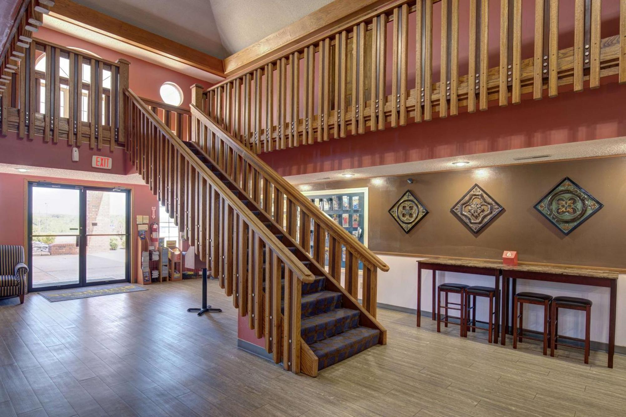 Ramada By Wyndham Theatre District Hotel Branson