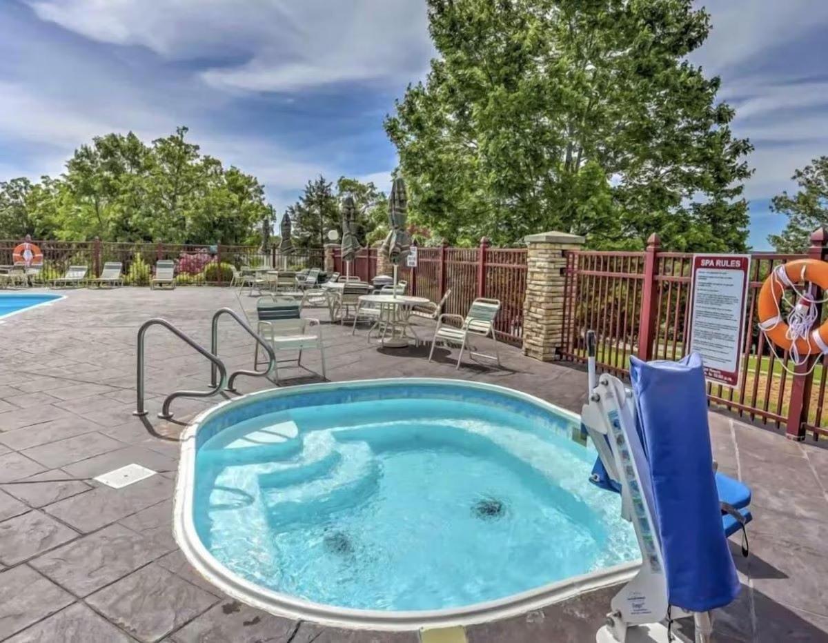Apartment Luxurious At Hills - Beautifully Updated And Affordable - Family Amenities - No Steps Branson