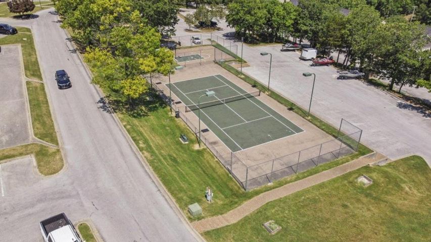 Luxurious At Hills - Beautifully Updated And Affordable - Family Amenities - No Steps