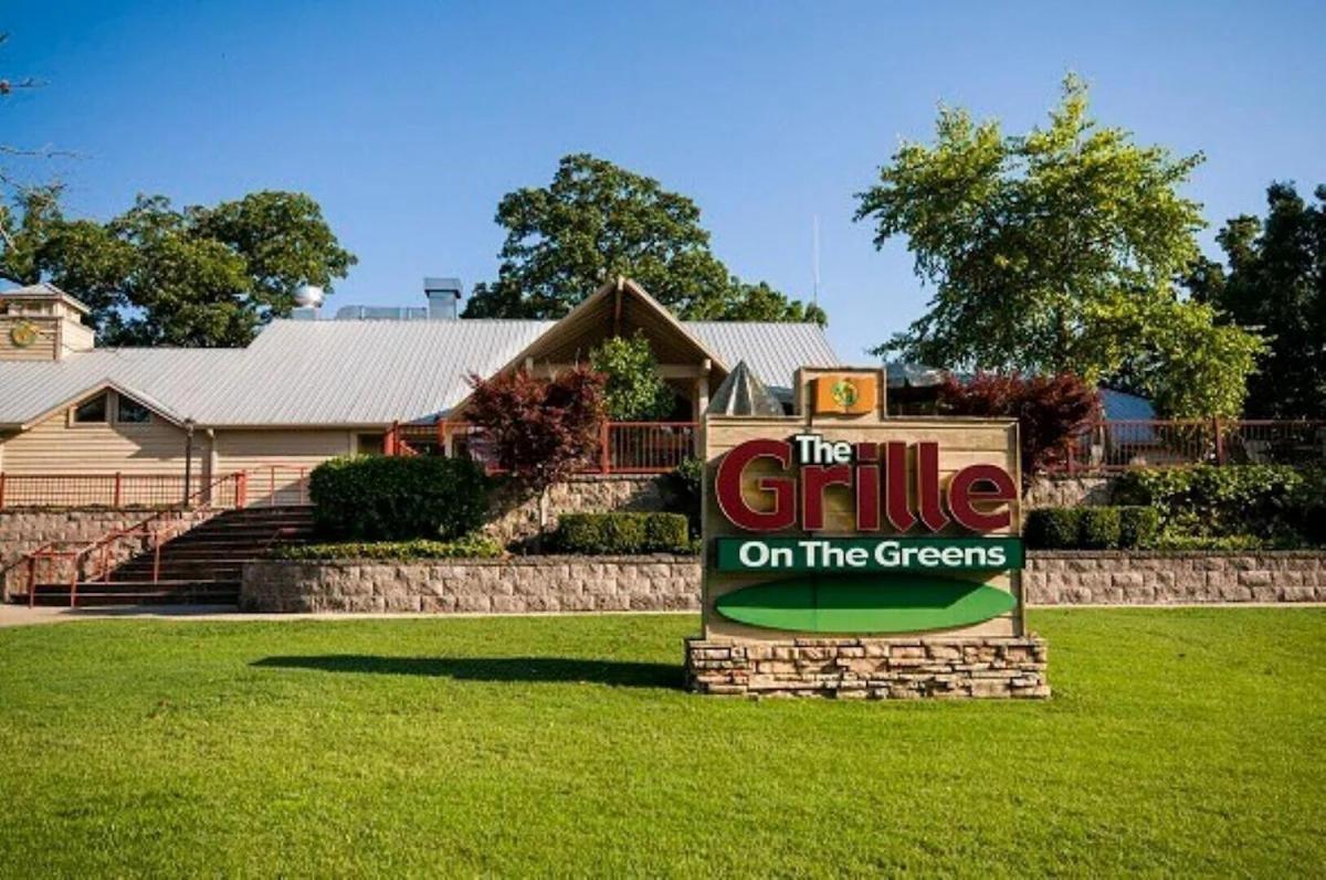 Luxurious At Hills - Beautifully Updated And Affordable - Family Amenities - No Steps *