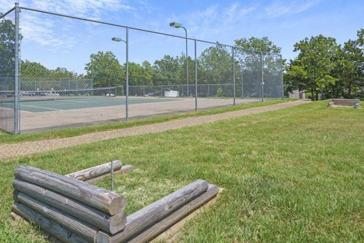 Luxurious At Hills - Beautifully Updated And Affordable - Family Amenities - No Steps Apartment