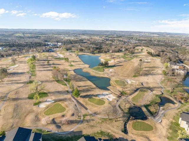 Luxurious At Hills - Beautifully Updated And Affordable - Family Amenities - No Steps