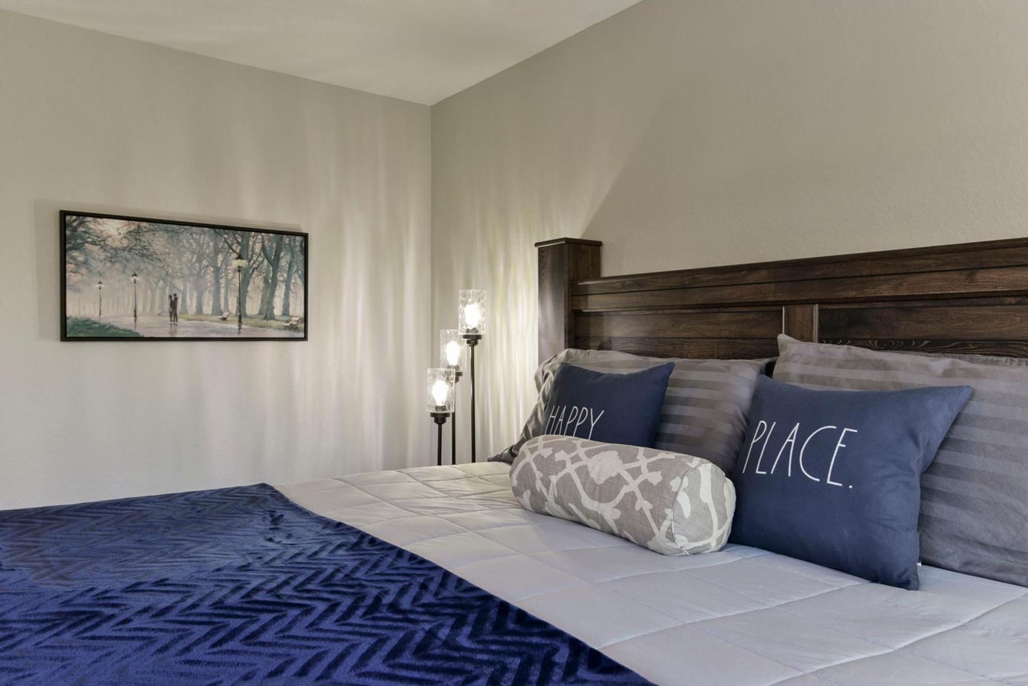 Luxurious At Hills - Beautifully Updated And Affordable - Family Amenities - No Steps Apartment *