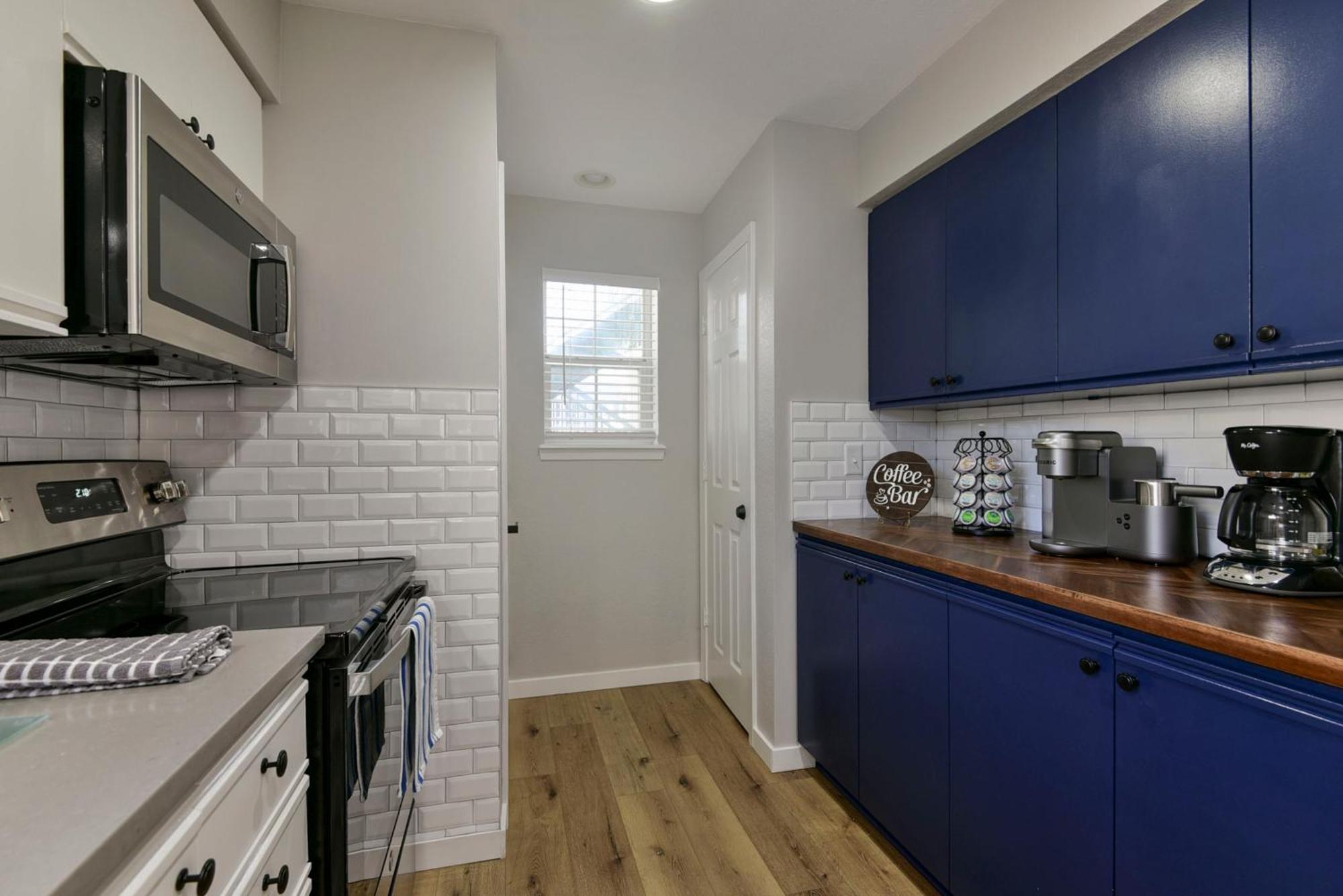 Apartment Luxurious At Hills - Beautifully Updated And Affordable - Family Amenities - No Steps