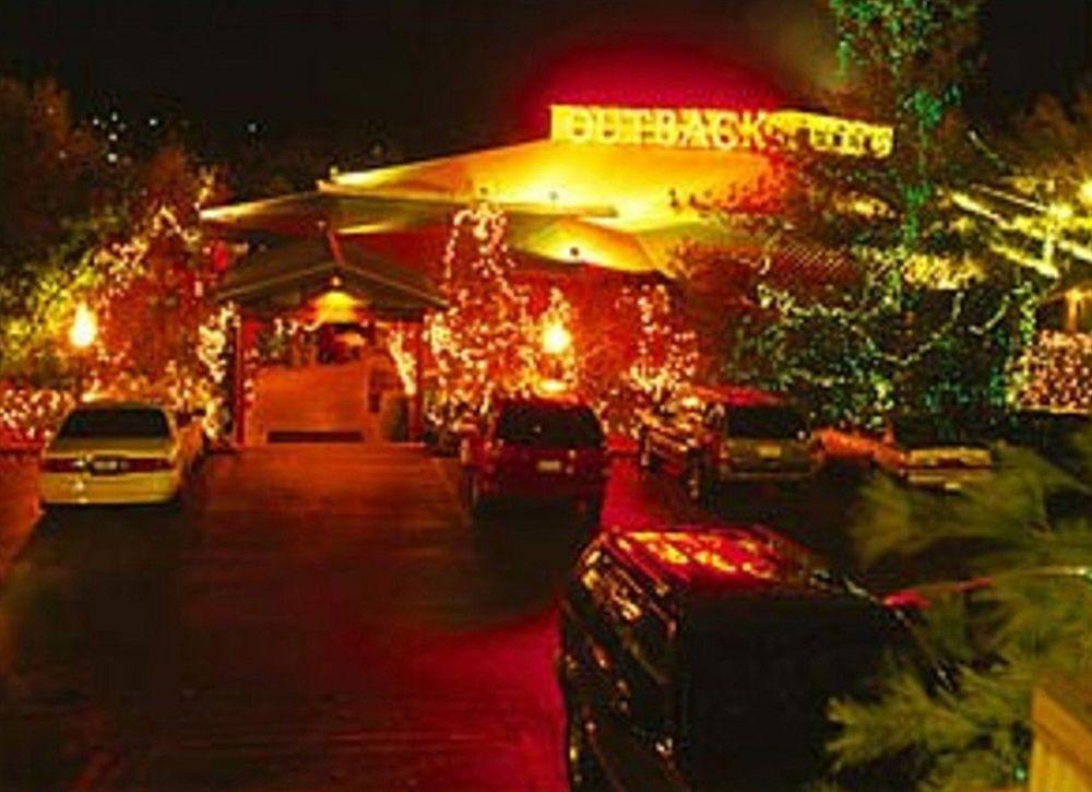 Outback Roadhouse & 2*