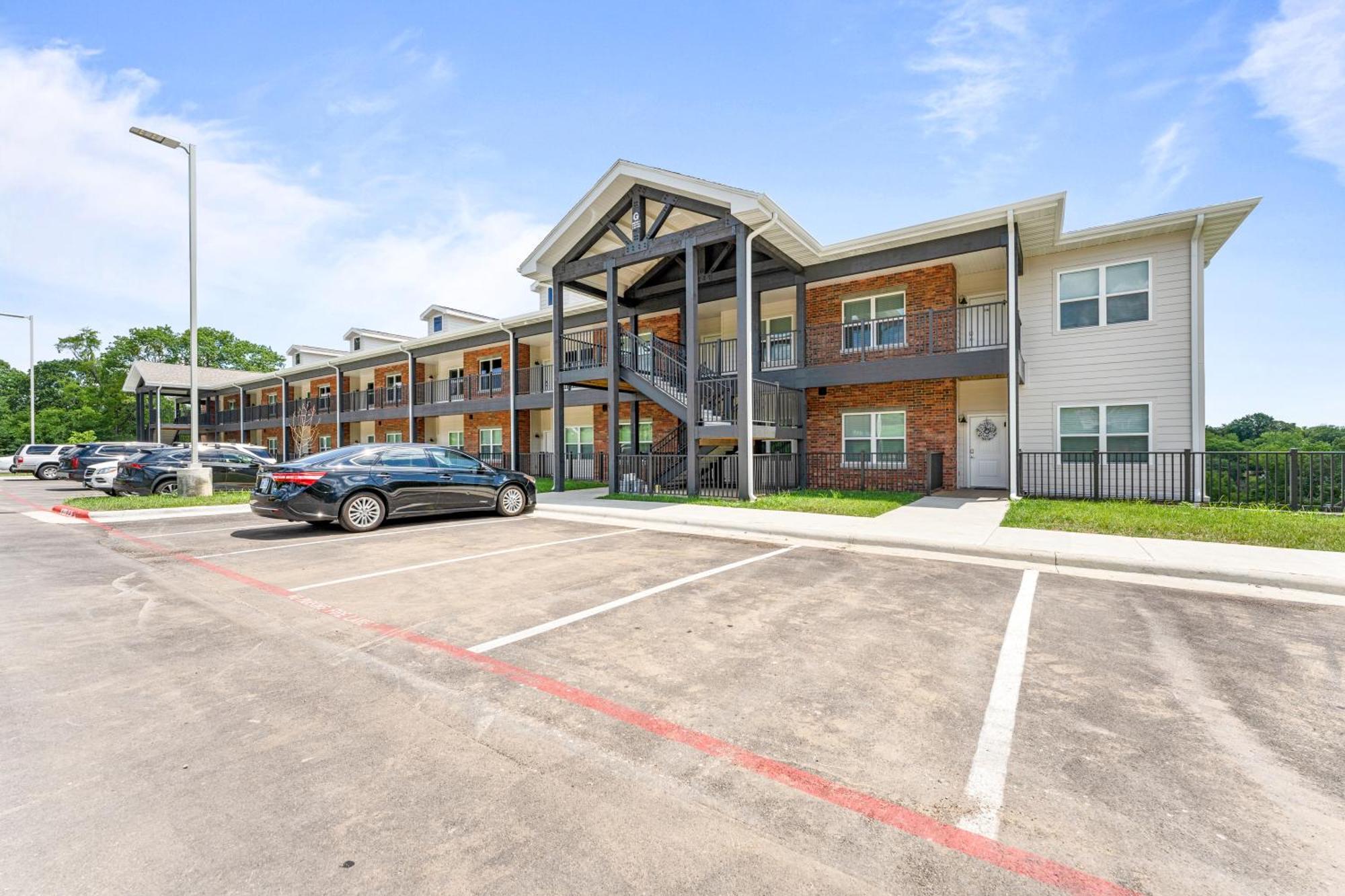 Spacious Retreat, Heart Of The City, Indoor Pool, Free Attraction Tickets! Apartment Branson
