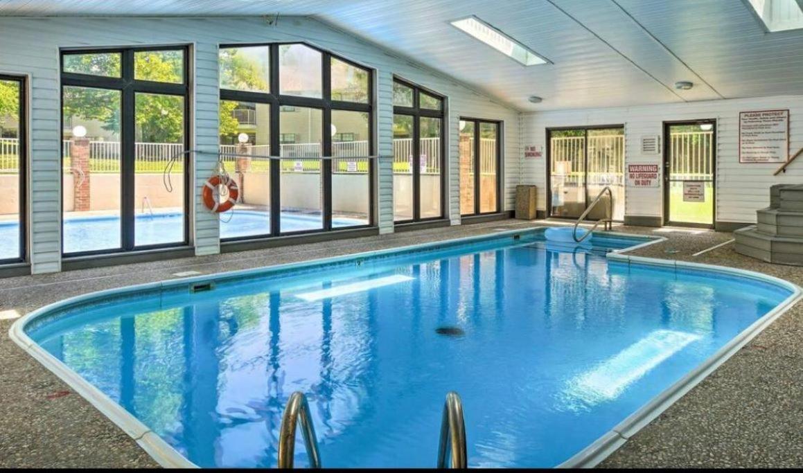 Spacious Retreat, Heart Of The City, Indoor Pool, Free Attraction Tickets! Apartment Branson