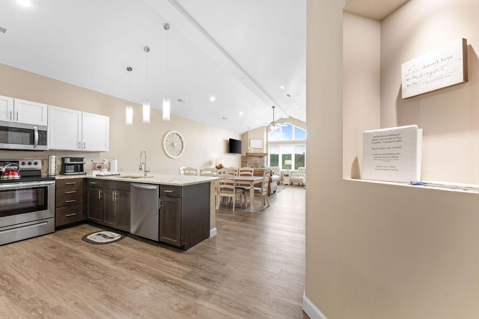 Spacious Retreat, Heart Of The City, Indoor Pool, Free Attraction Tickets! Apartment
