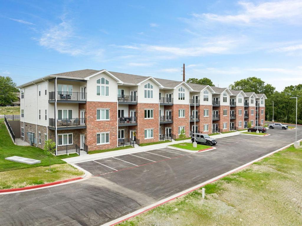 Apartment Spacious Retreat, Heart Of The City, Indoor Pool, Free Attraction Tickets! Branson